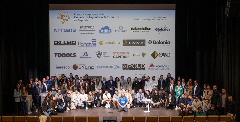 Foto de familia de la Jornada Conecta2 en el Campus María Zambrano de Segovia