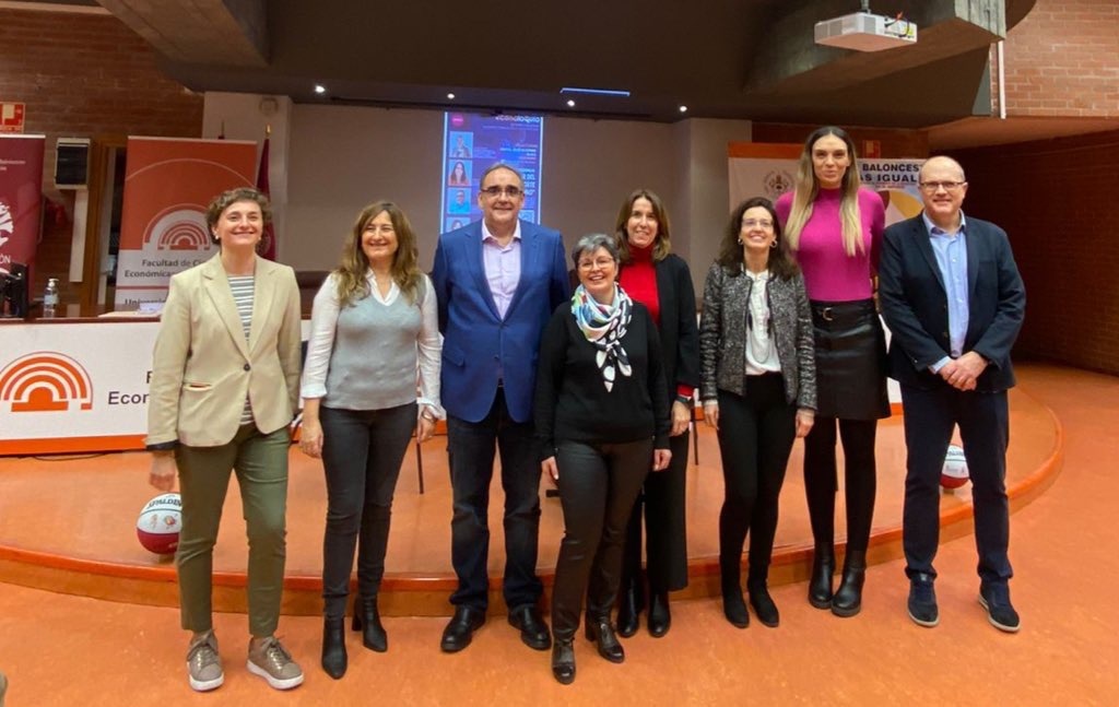 Ponentes y organizadores del Econoloquio
