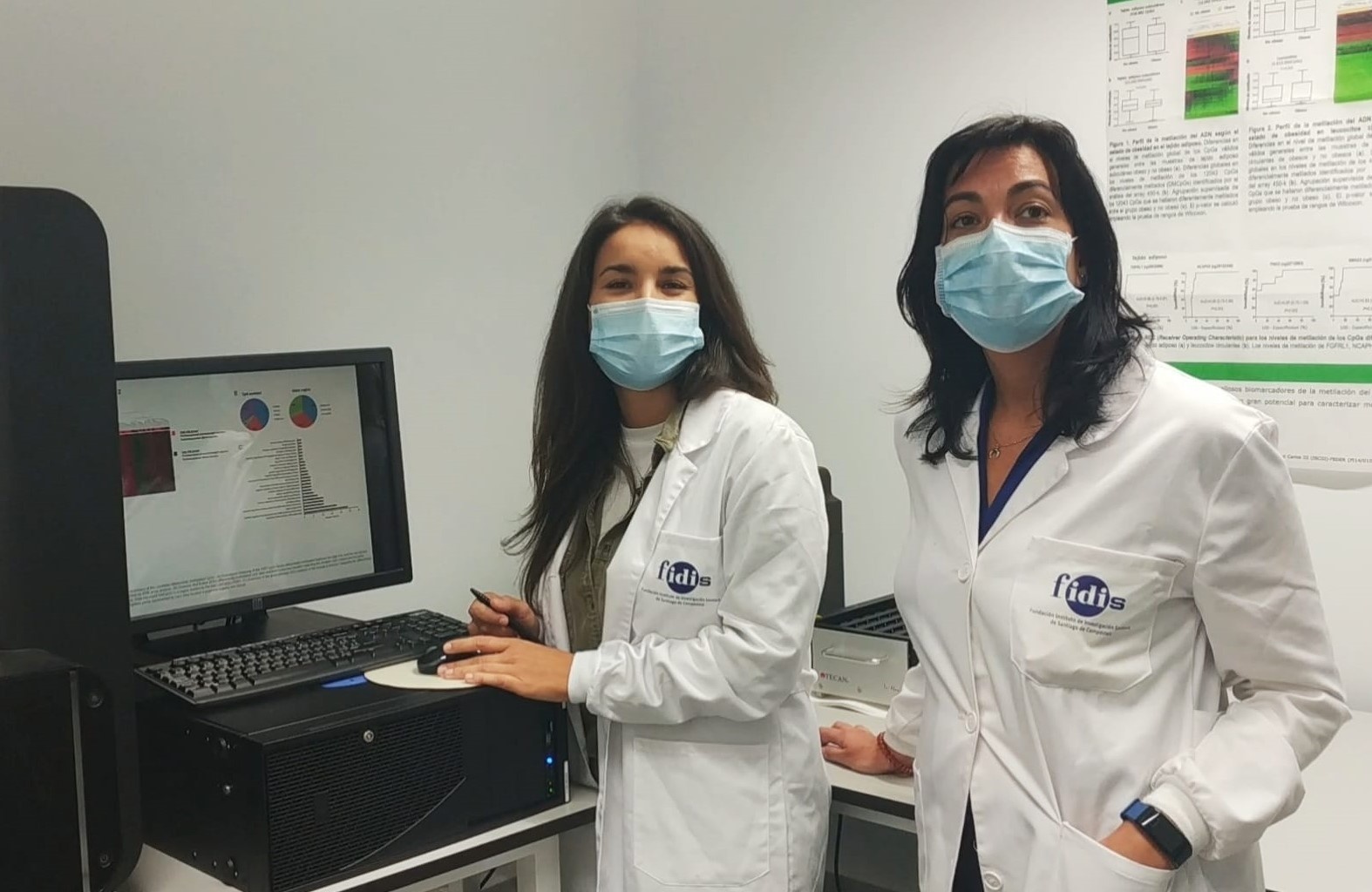Ana B. Crujeiras (derecha) y Andrea G. Izquierdo, autoras principales de la investigación