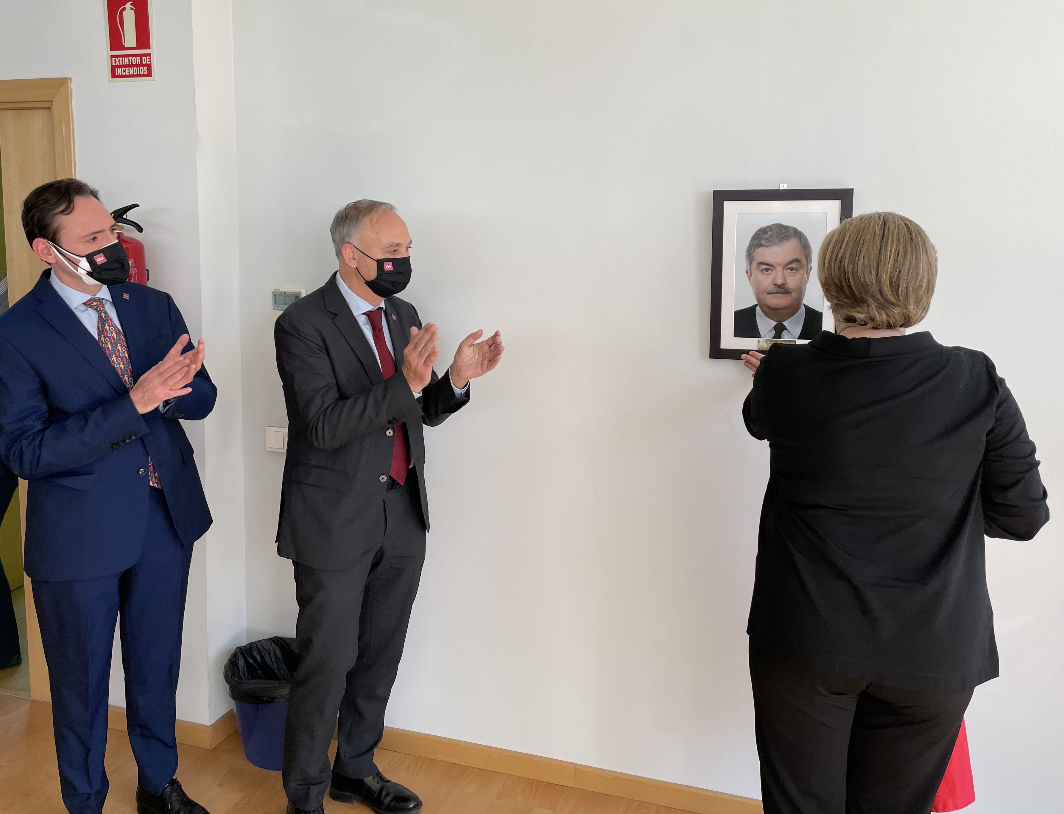 Homenaje al profesor José Luis González Martínez de Zárate, primer director del IOBA