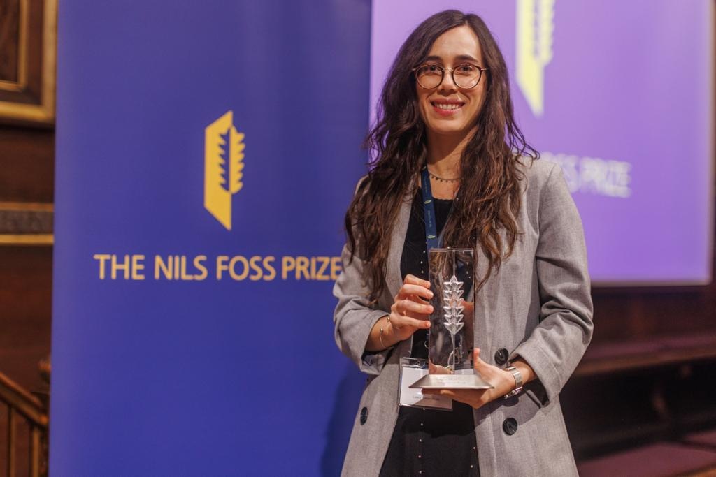 Laura Román,con el premio Nils Foss Talent, que recibió en Copenhague