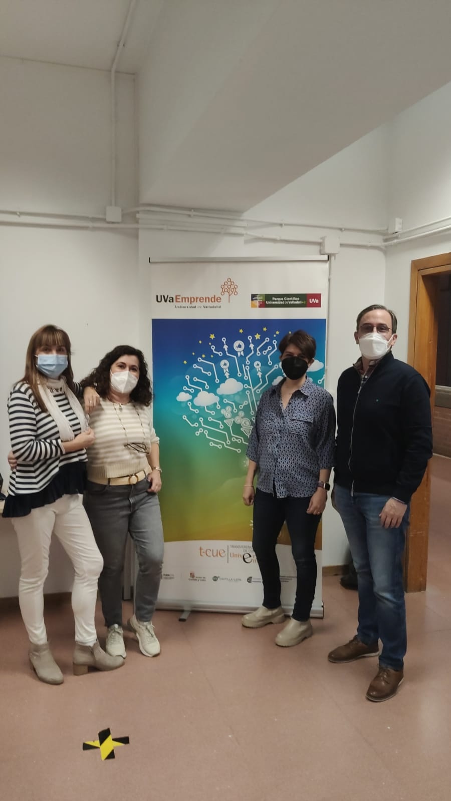 De izquierda a derecha, María José Garrido, vicedecana de Alumnos de la Facultad; Pilar Pérez, directora del Área de Empleo de la UVa; Mariví Varona, conductora del Taller, y Pedro Ignacio Ruiz, de la Unidad de Creación de Empresas de la UVa