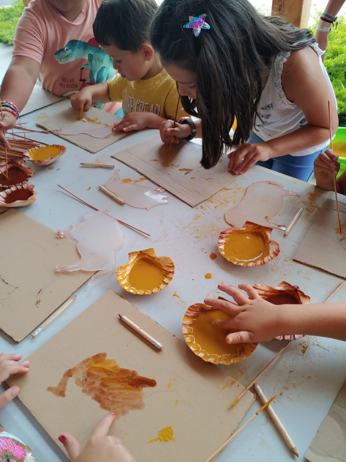 Se han celebrado talleres participativos para diferentes edades, en los que los participantes han podido disfrutar y aprender más sobre el monumento y la Prehistoria en general