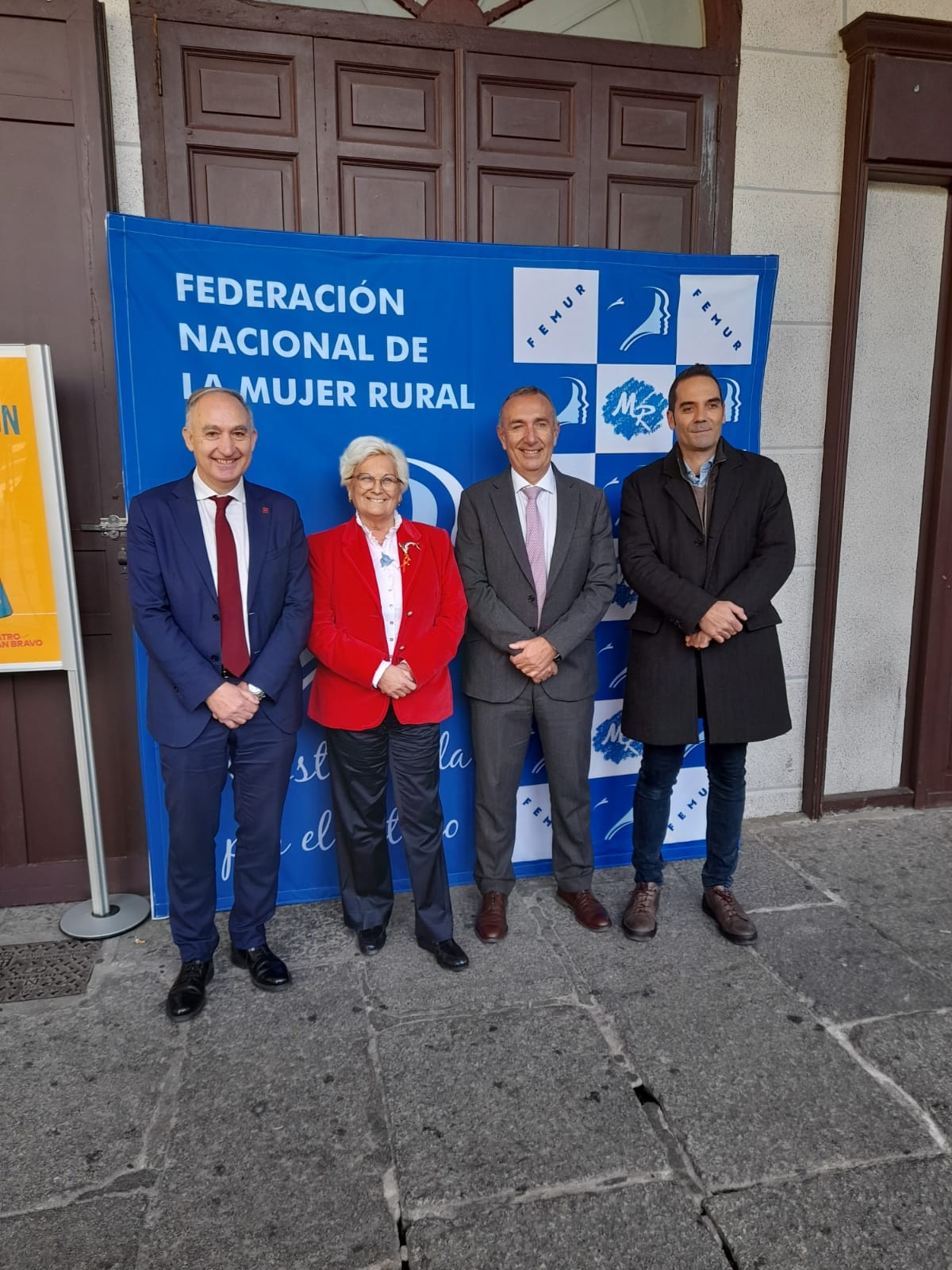 El rector de la UVa recibe el "Premio al Hombre que dirige el fomento y que promociona la igualdad en una institución" de la La Federación Española de Mujeres Rurales