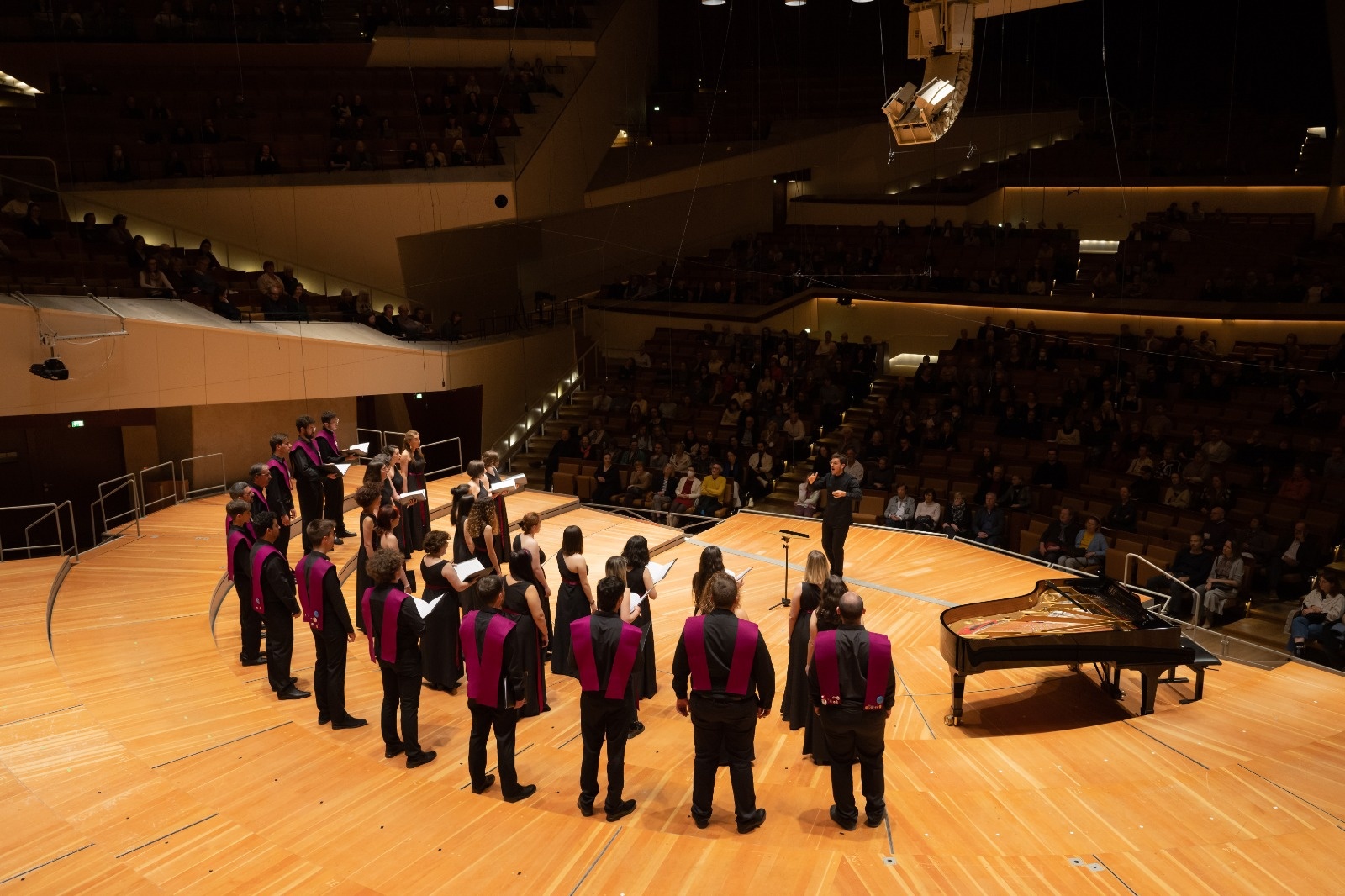 Actuación del Coro Uva en la Sala Principal del Philharmonie de Berlín