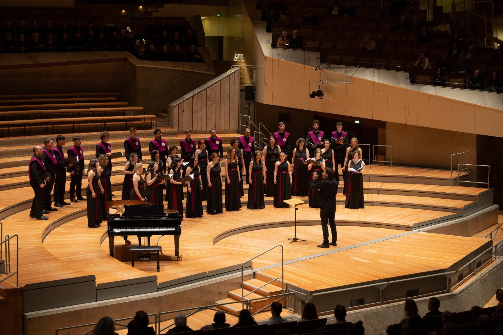 Actuación del Coro Uva en la Sala Principal del Philharmonie de Berlín