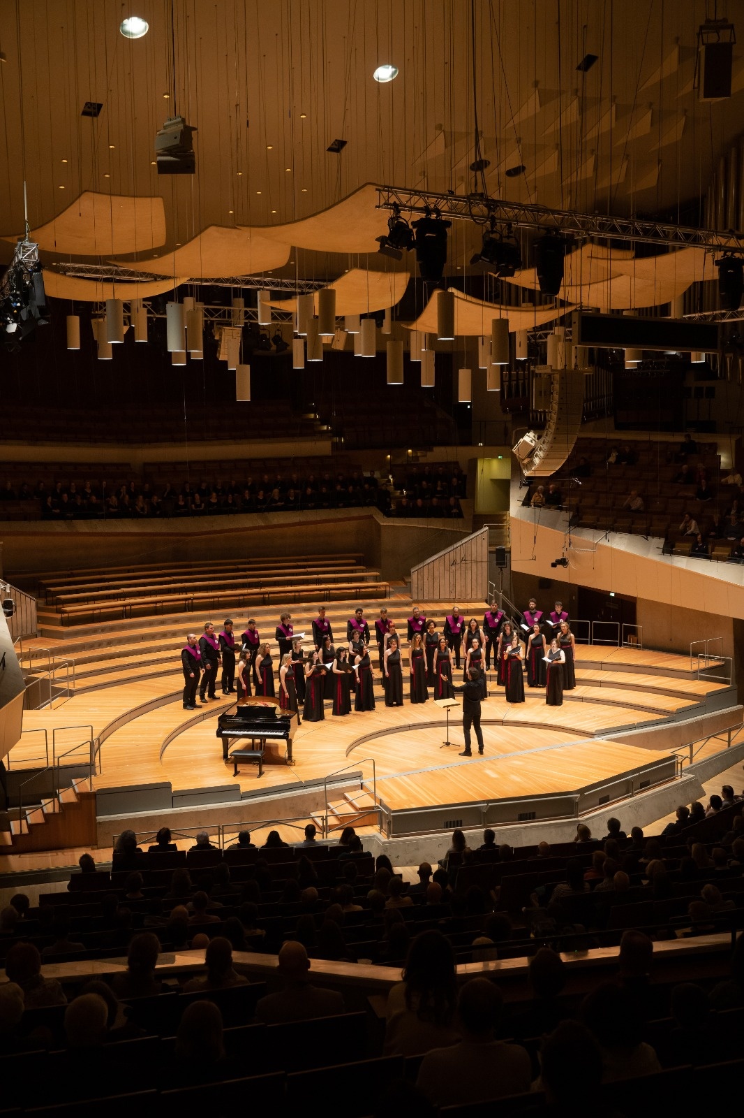 Actuación del Coro Uva en la Sala Principal del Philharmonie de Berlín