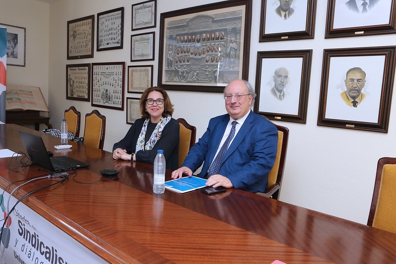 Ana Murcia, directora de la Cátedra de Sindicalismo, y Enrique Cabero, presidente del Consejo Económico y Social