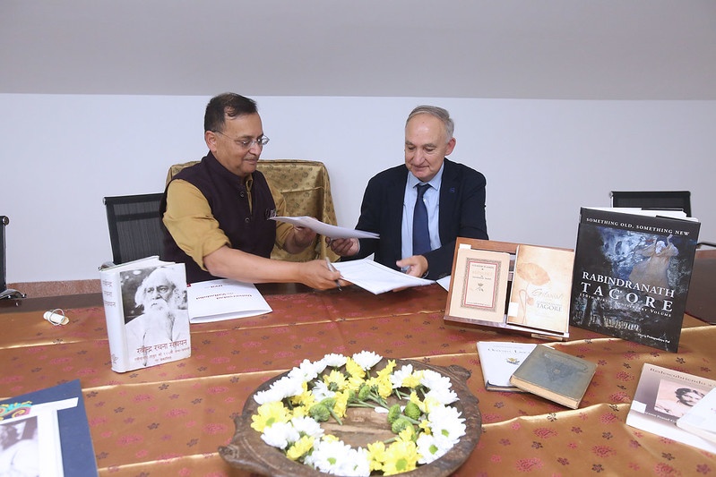 Firma de los acuerdos de renovación de las únicas Cátedras auspiciadas por Consejo Indio ICCR:la Firma de los acuerdos de renovación de las únicas Cátedras auspiciadas por Consejo Indio ICCR:la Cátedra de Lengua Hindi (ICCR Hindi Chair) y la Cátedra Rabindranath Tagore de Estudios indios Contemporáneos de Lengua Hindi (ICCR Hindi Chair) y la Cátedra Rabindranath Tagore de Estudios indios Contemporáneos