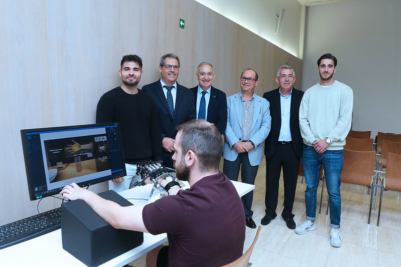 Presentación en el Hospital Benito Menni de los resultados del primer estudio mundial con un exoesqueleto de mano para mejorar la movilidad de los pacientes post - COVID