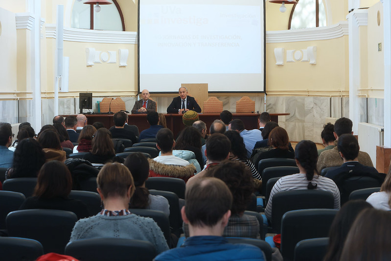 El rector de la UVa, Antonio Largo (derecha), junto al vicerrector Investigación, Innovación y Transferencia, Enrique Baeyens, durante la inauguración de la jornadas