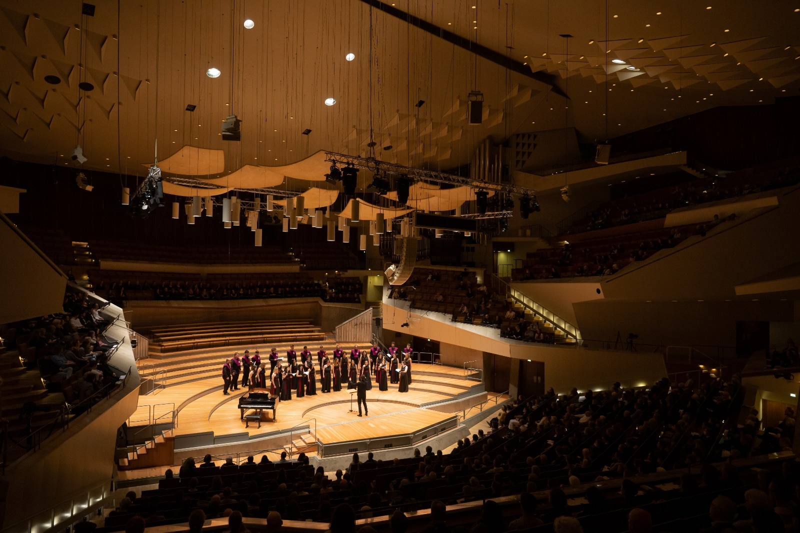 Actuación del Coro Uva en la Sala Principal del Philharmonie de Berlín