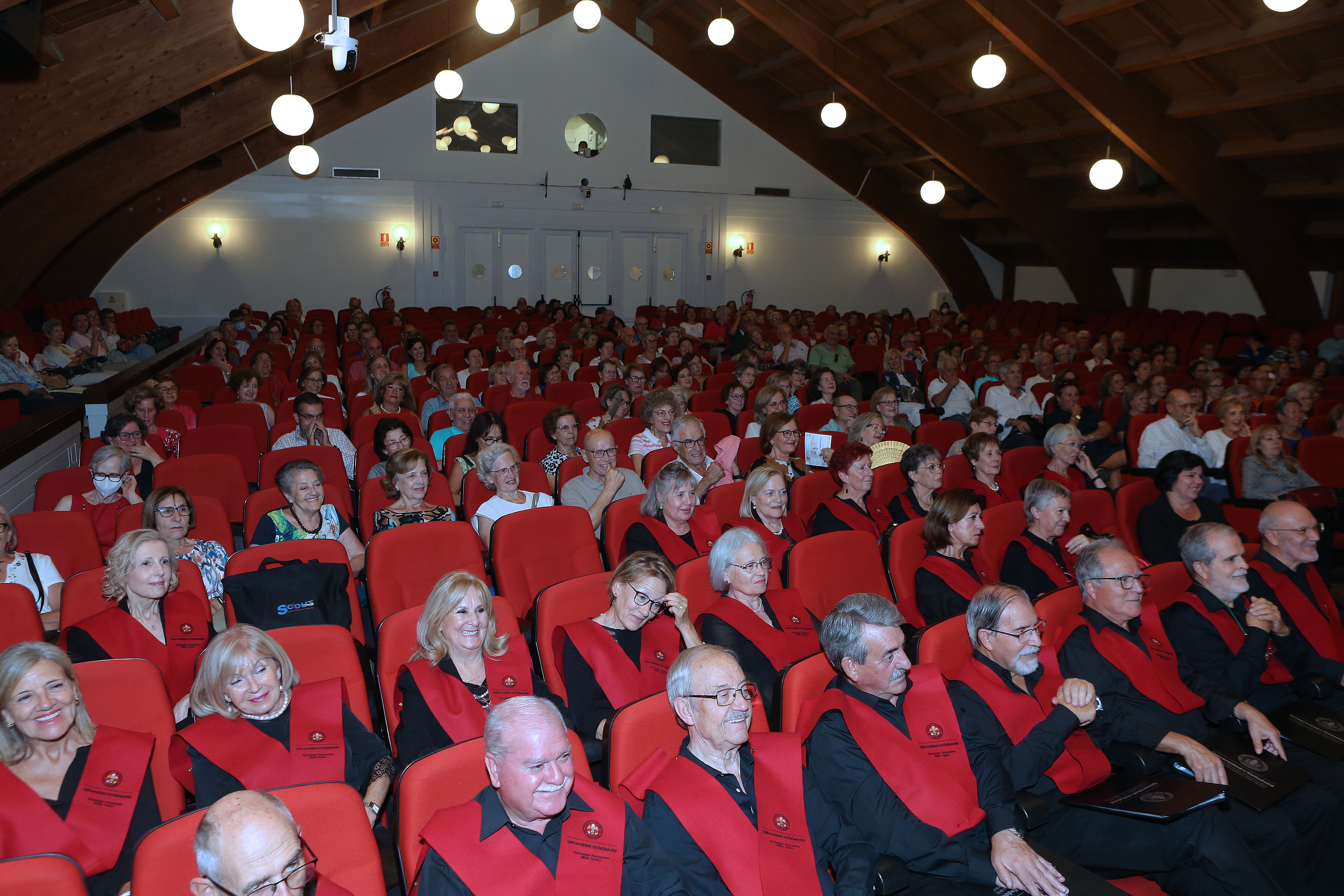 Asistentes a la apertura del nuevo curso de la Universidad Permanente Millán Santos