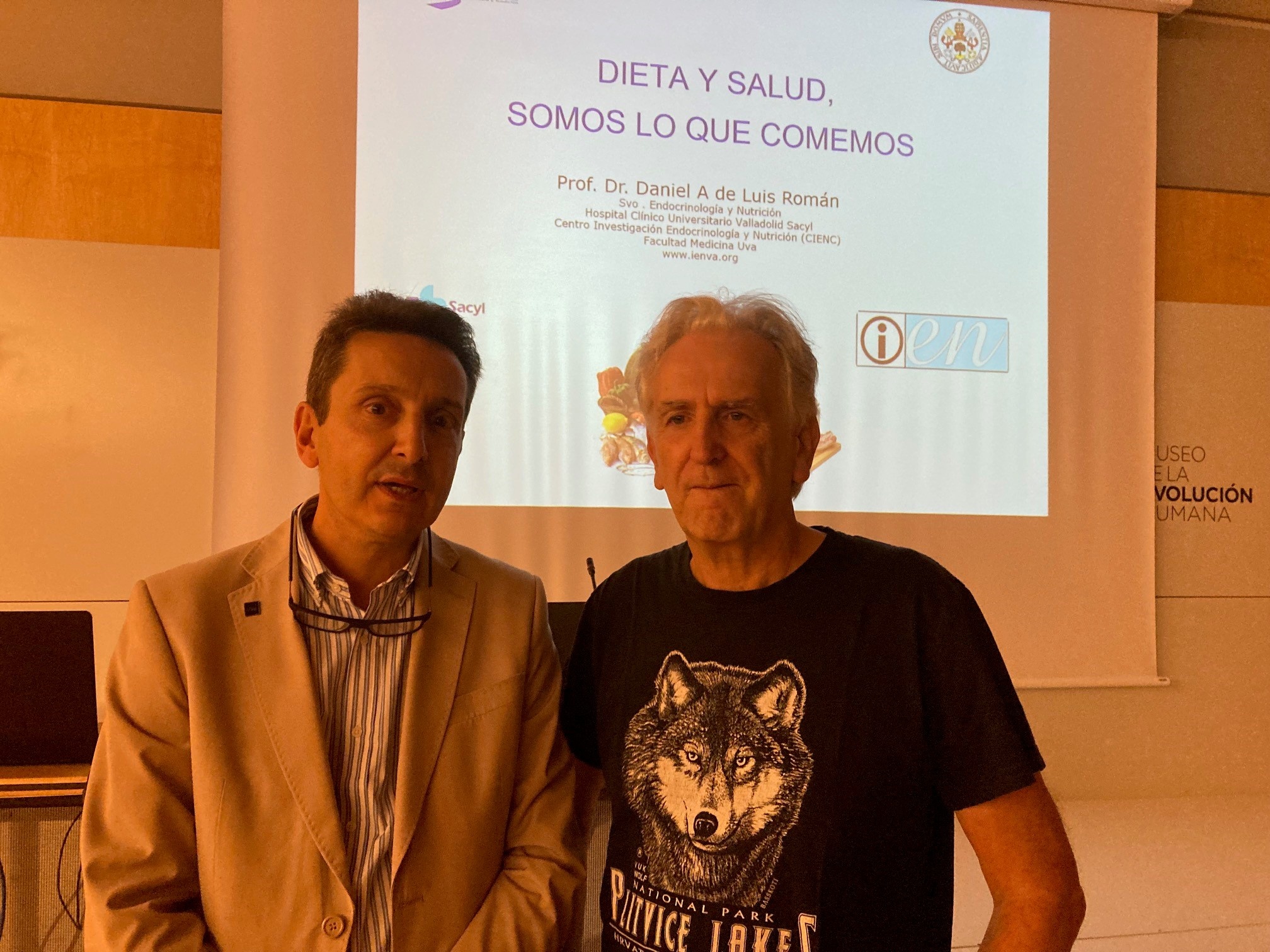 El catedrático de Endocrinología y Nutrición Daniel de Luis imparte la conferencia "Dieta y Salud: Somos lo que comemos" en el Museo de la Evolución Humana