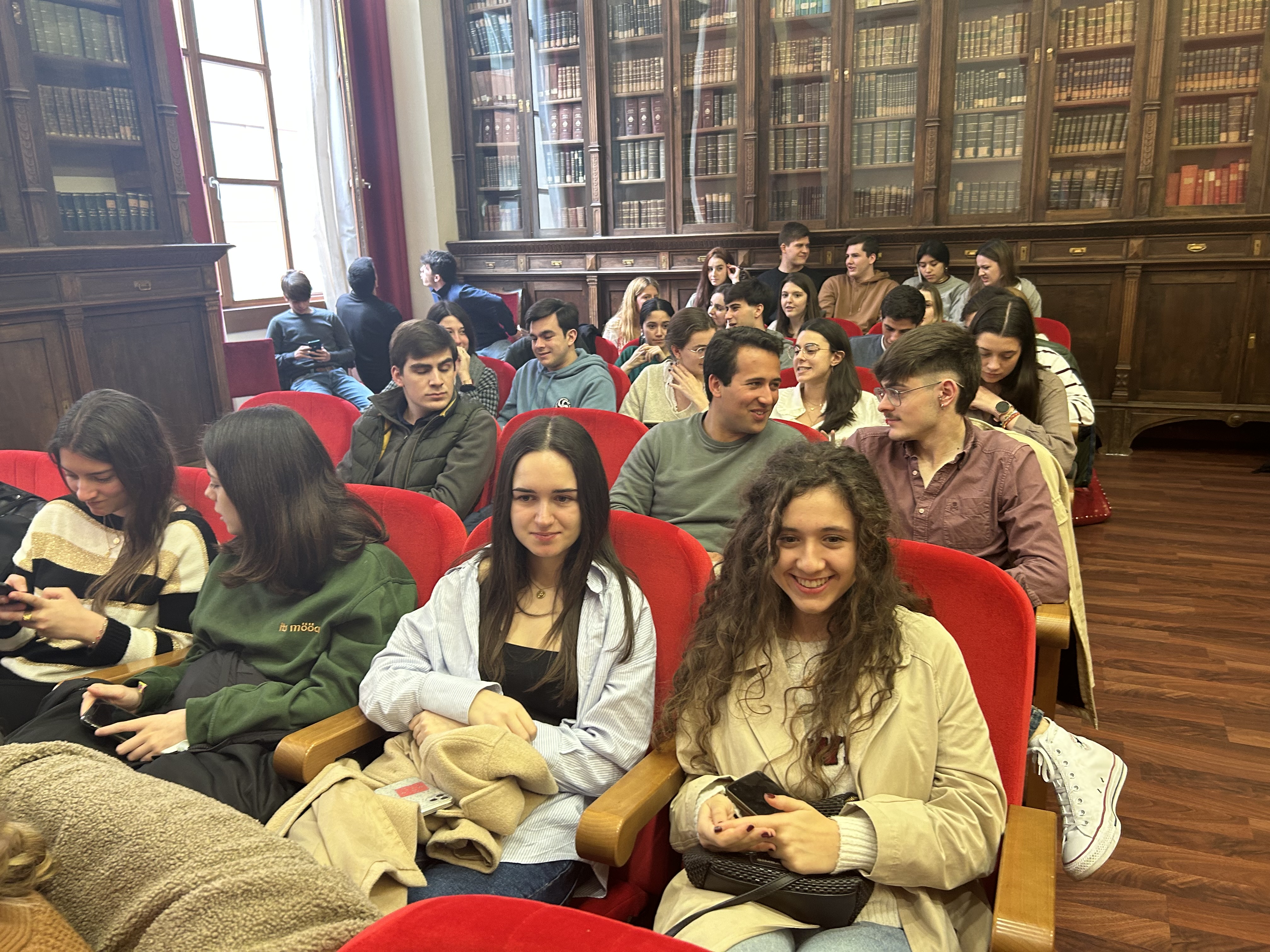 Estudiantes asistentes al seminario