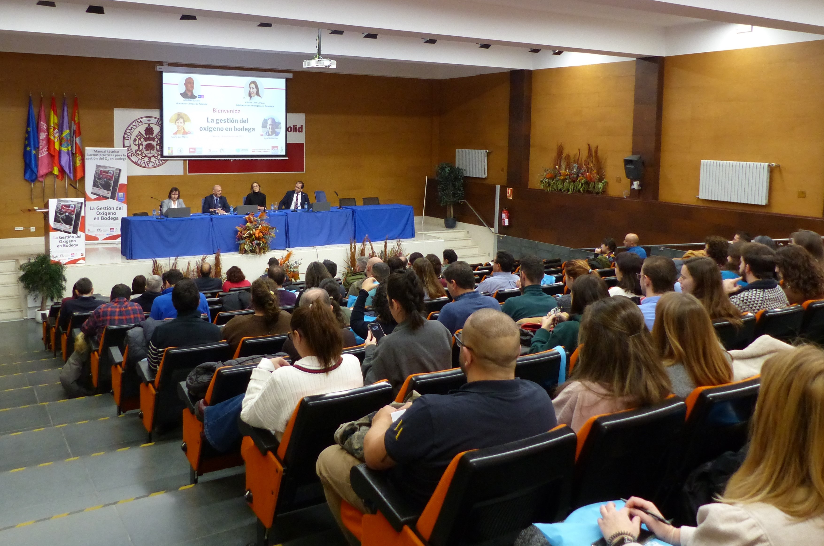 A la presentación del manual en el campus de la UVa en Palencia acudieron cerca de 150 personas.