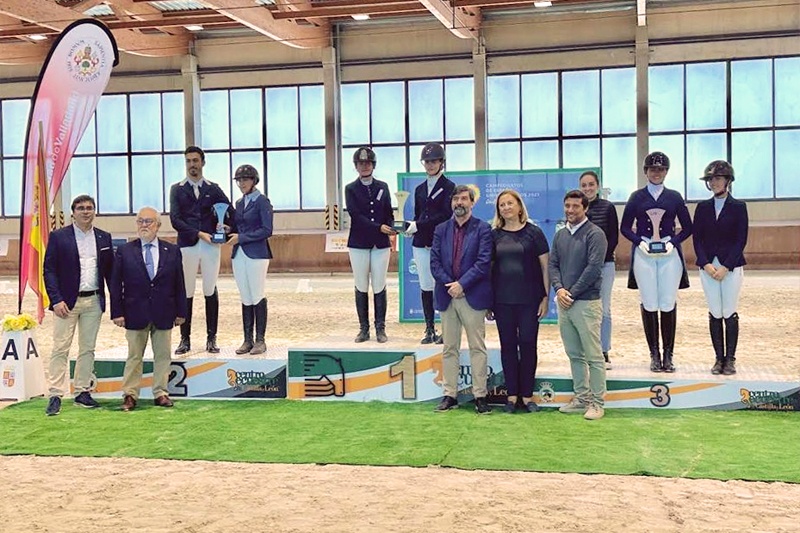 Ganadores por equipos en el CEU de Hípica