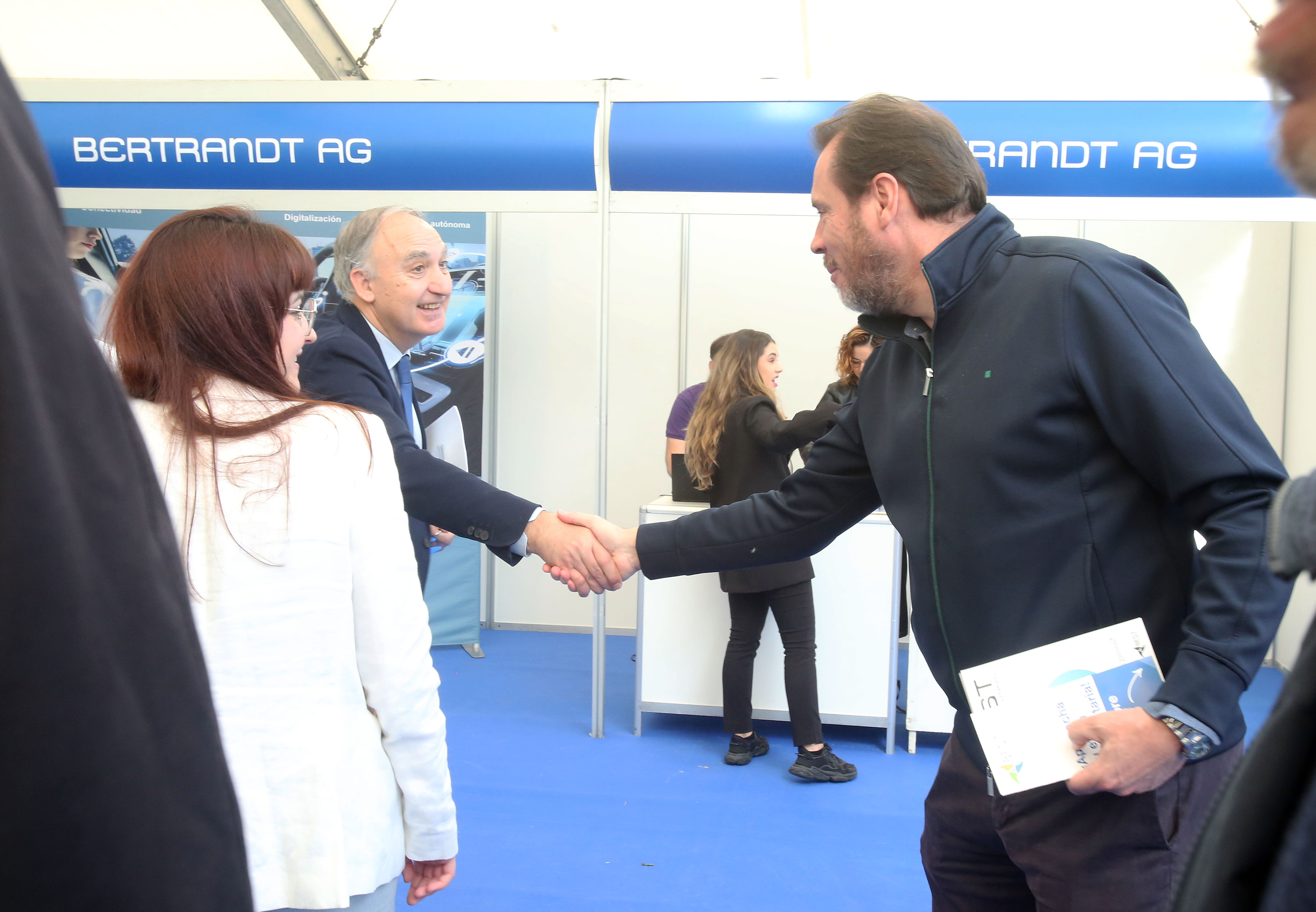 El Rector y el Alcalde visitando la carpa de FiBEST