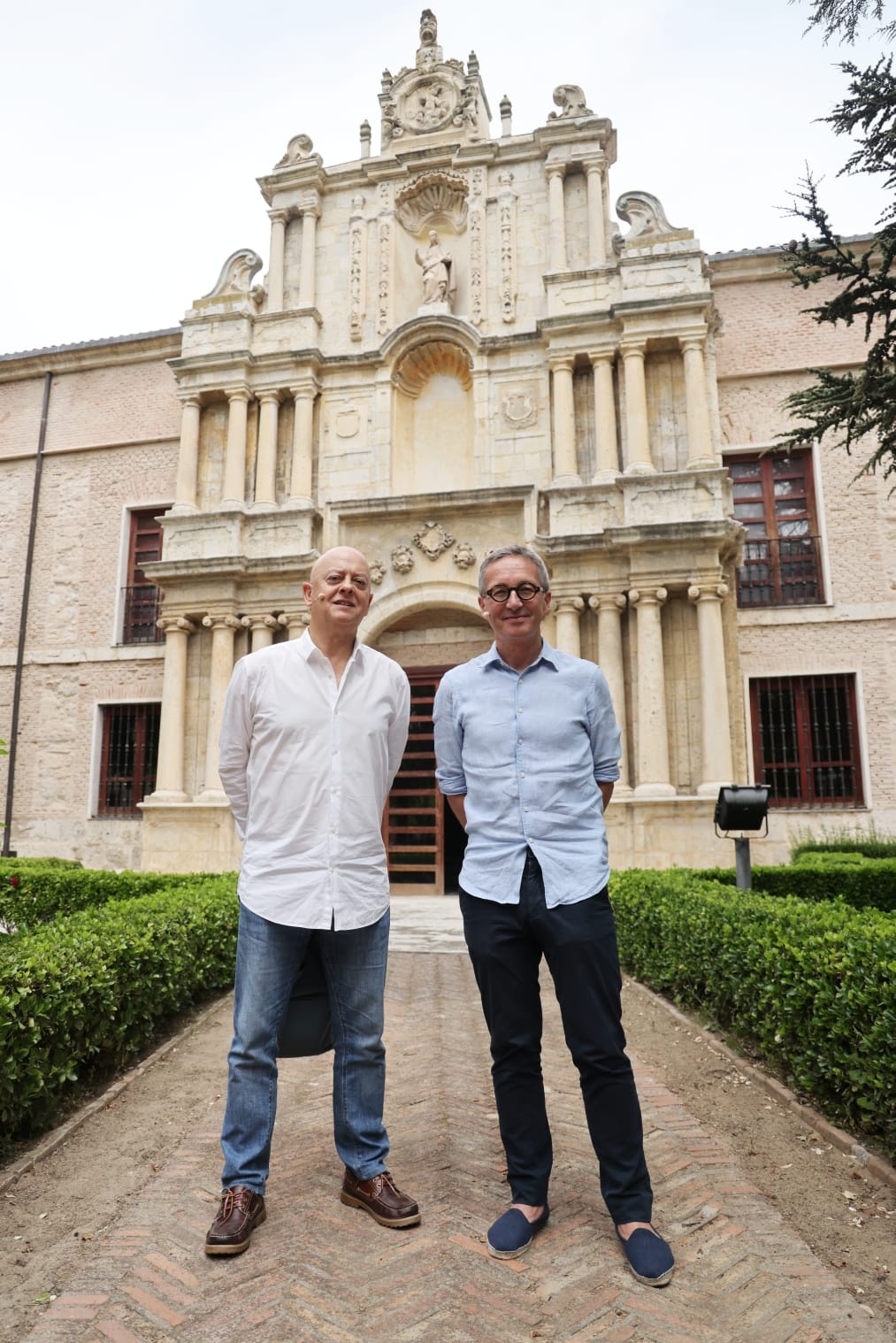 El ex secretario de Estado de Cultura José María Lassalle y el alcalde de San Sebastián que más tiempo ha estado al frente del consistorio donostiarra, Odón Elorza, analizaron el concepto de propiedad y su relación con la desigualdad en el segundo diálogo del sábado bajo el título "Lo tuyo es mío: revisitando la propiedad en el siglo XXI".