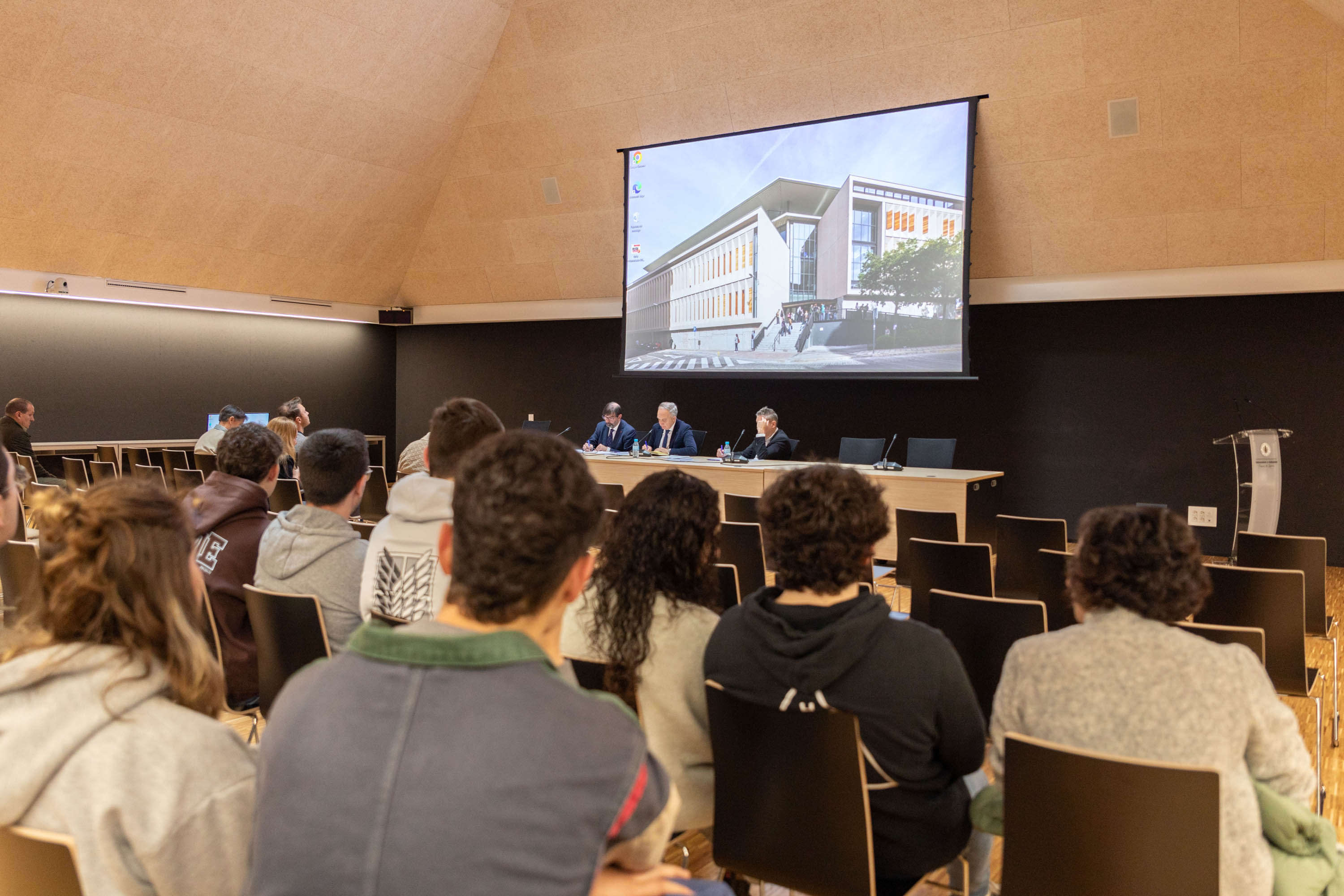 El rector visita el Campus de la UVa en Segovia para conocer la marcha de los nuevos proyectos