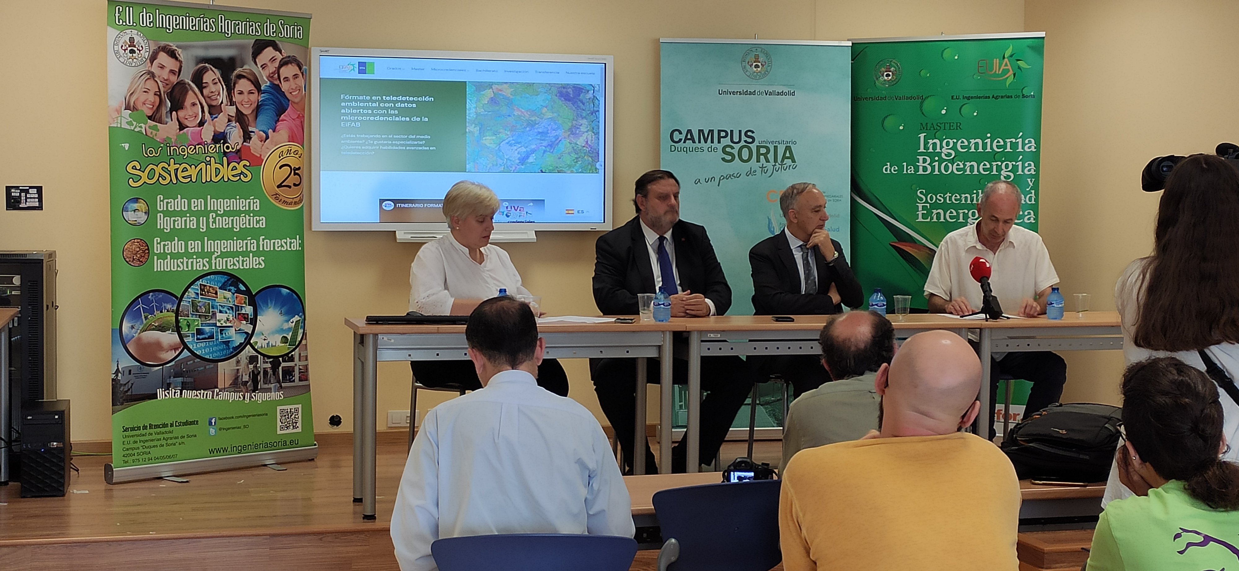 Beatriz Águeda (profesora de Producción Vegetal), José Luis Ruiz Zapatero (vicerrector del Campus de Soria), el rector de la UVa y José Miguel Olano, en la rueda de prensa de presentación de las microcredenciales