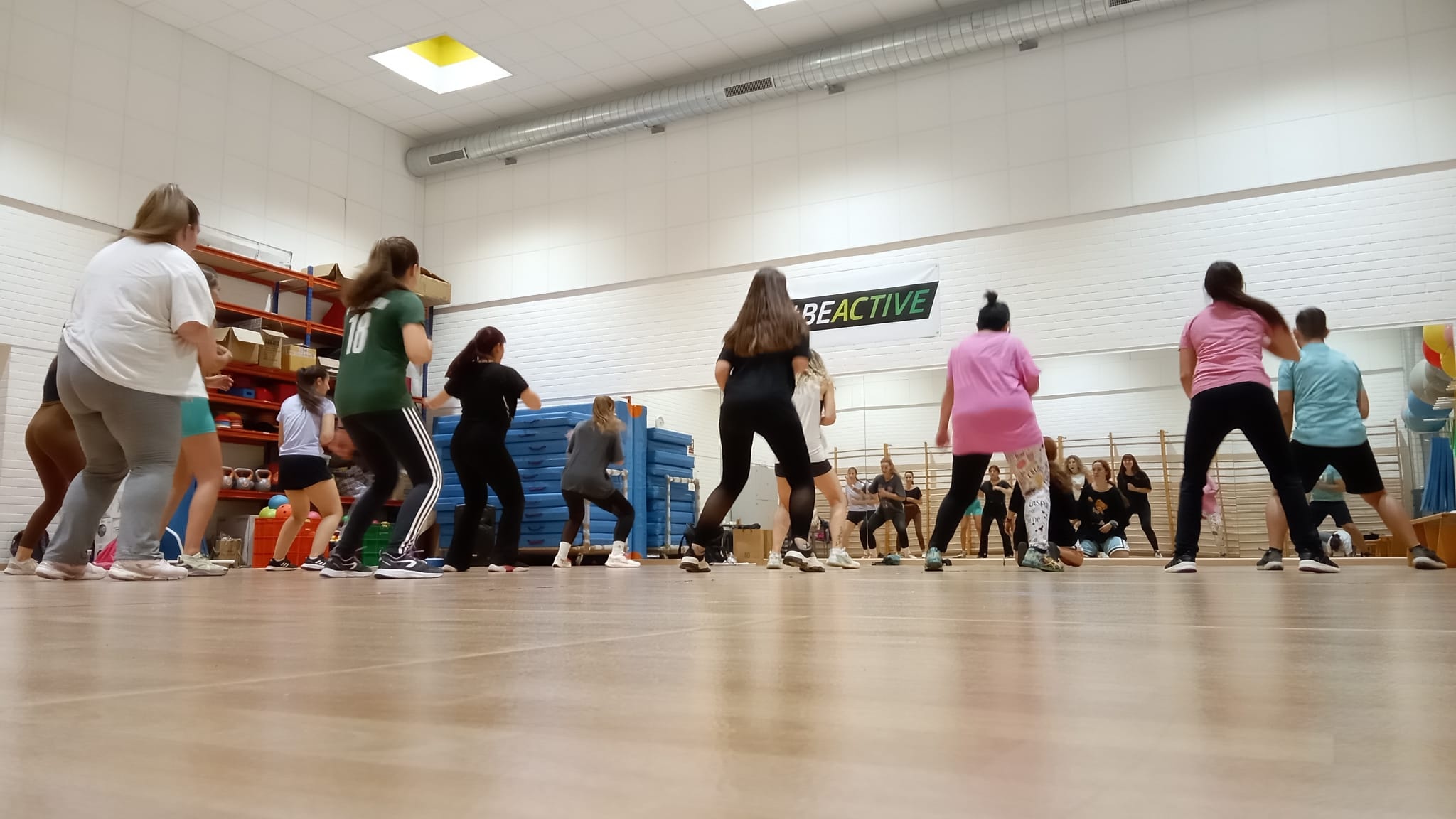 Taller de danza urbana organizado durante la Semana Europea del Deporte