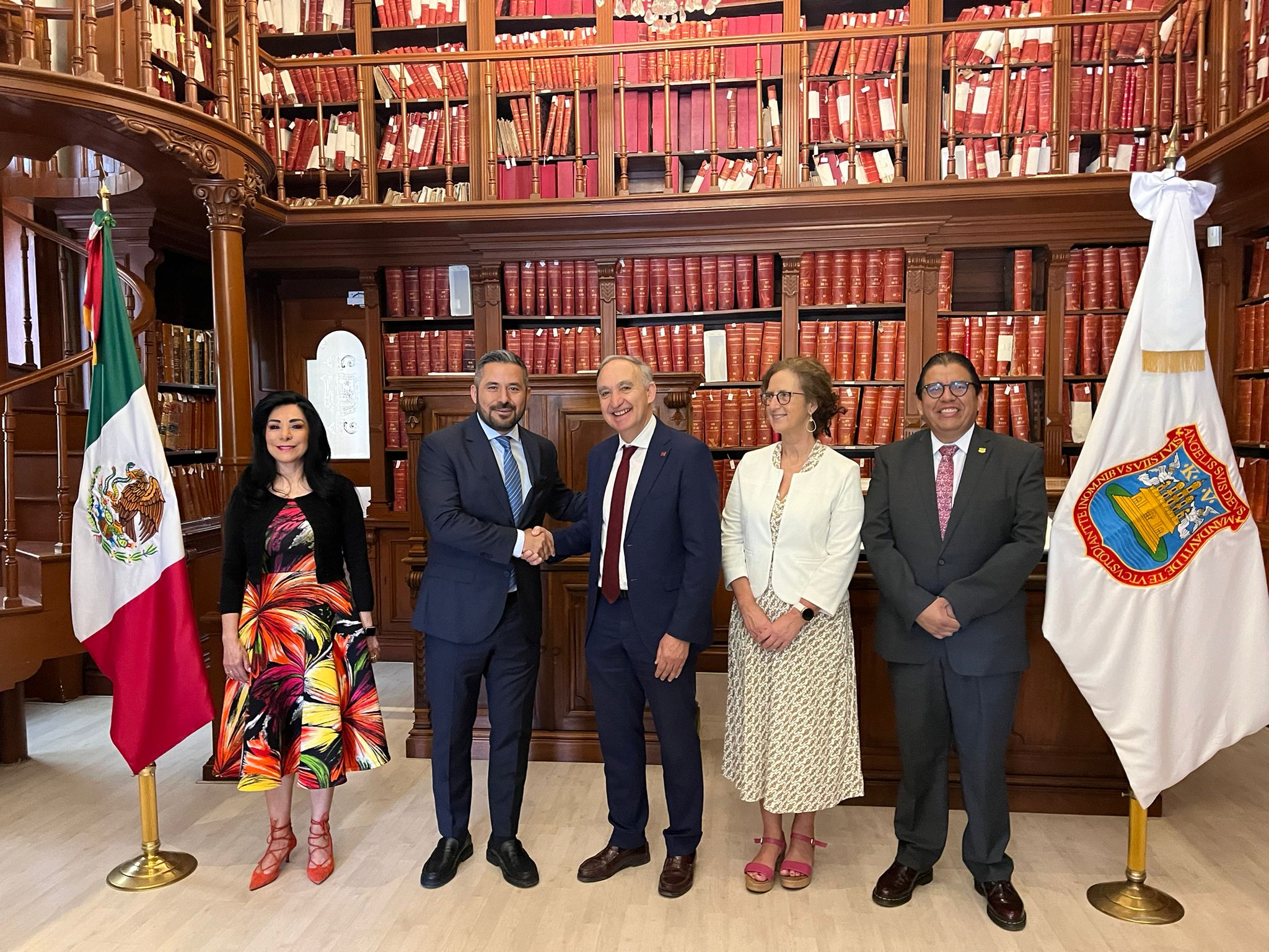 El rector, Antonio Largo, y el alcalde de Puebla, Adán Domínguez Sánchez