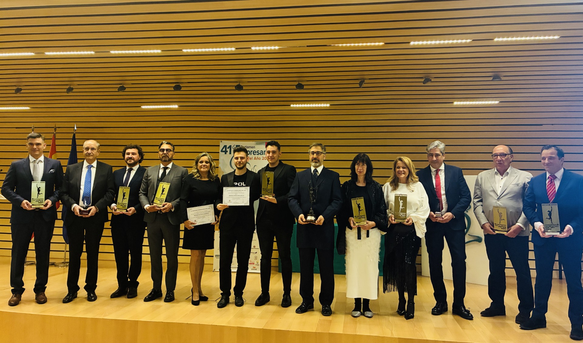 Foto de familia de los premiados