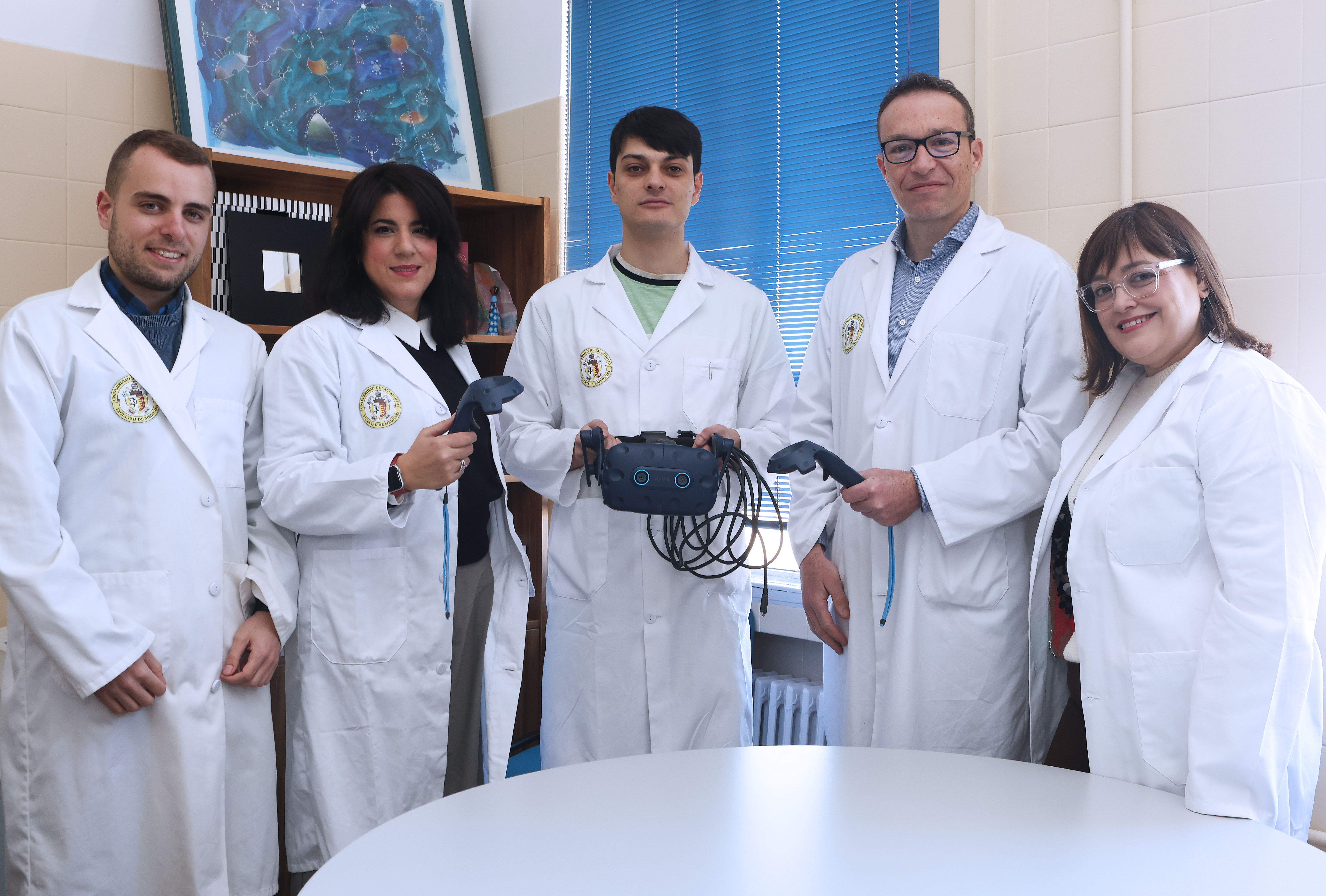 En el centro, Luis Leal Vega, junto a los miembros del grupo INCreAse-Tech. De dcha a izda: Begoña Coco Martín, Juan Francisco Arenillas (IP), Luis Leal Vega, Cristina González Neila y Adrián Martín Gutiérrez.