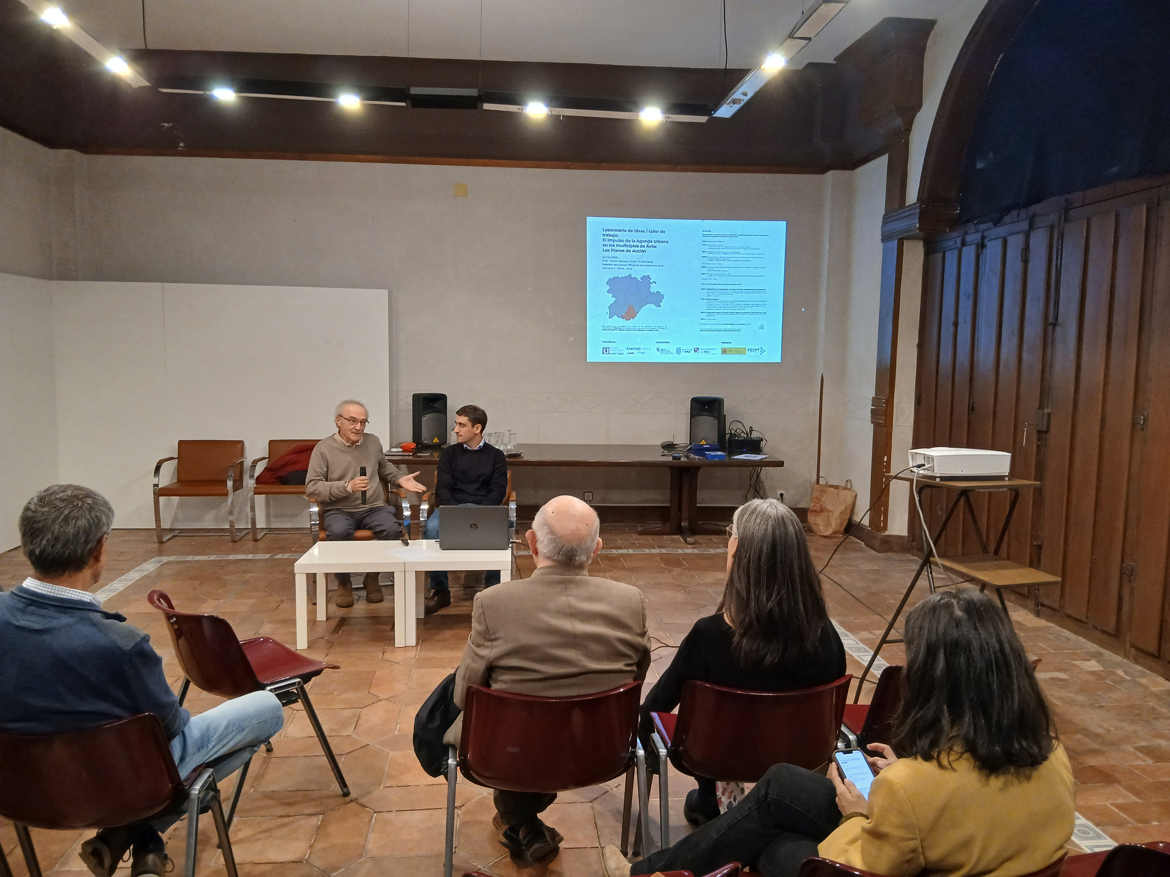 El Instituto Universitario de Urbanística de la UVa analiza el impulso de la Agenda Urbana en los municipios de Ávila