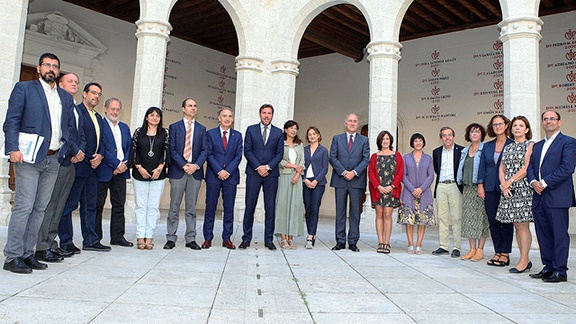 Encuentro de los equipos de gobierno de la UVa y del Ayuntamiento en el Palacio de Santa Cruz