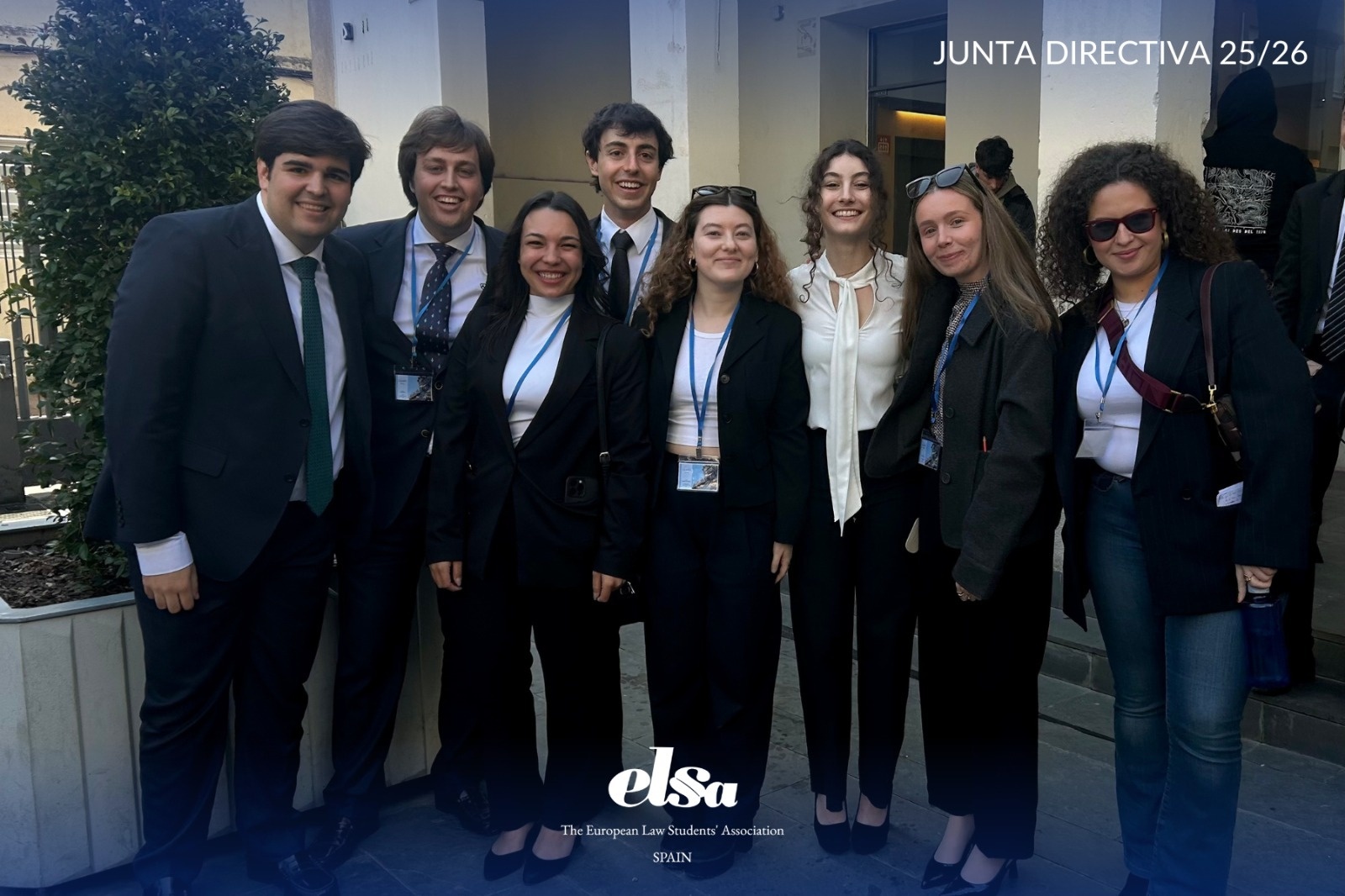 Los dos estudiantes de la UVa, junto al resto de los miembros de la Junta Directiva
