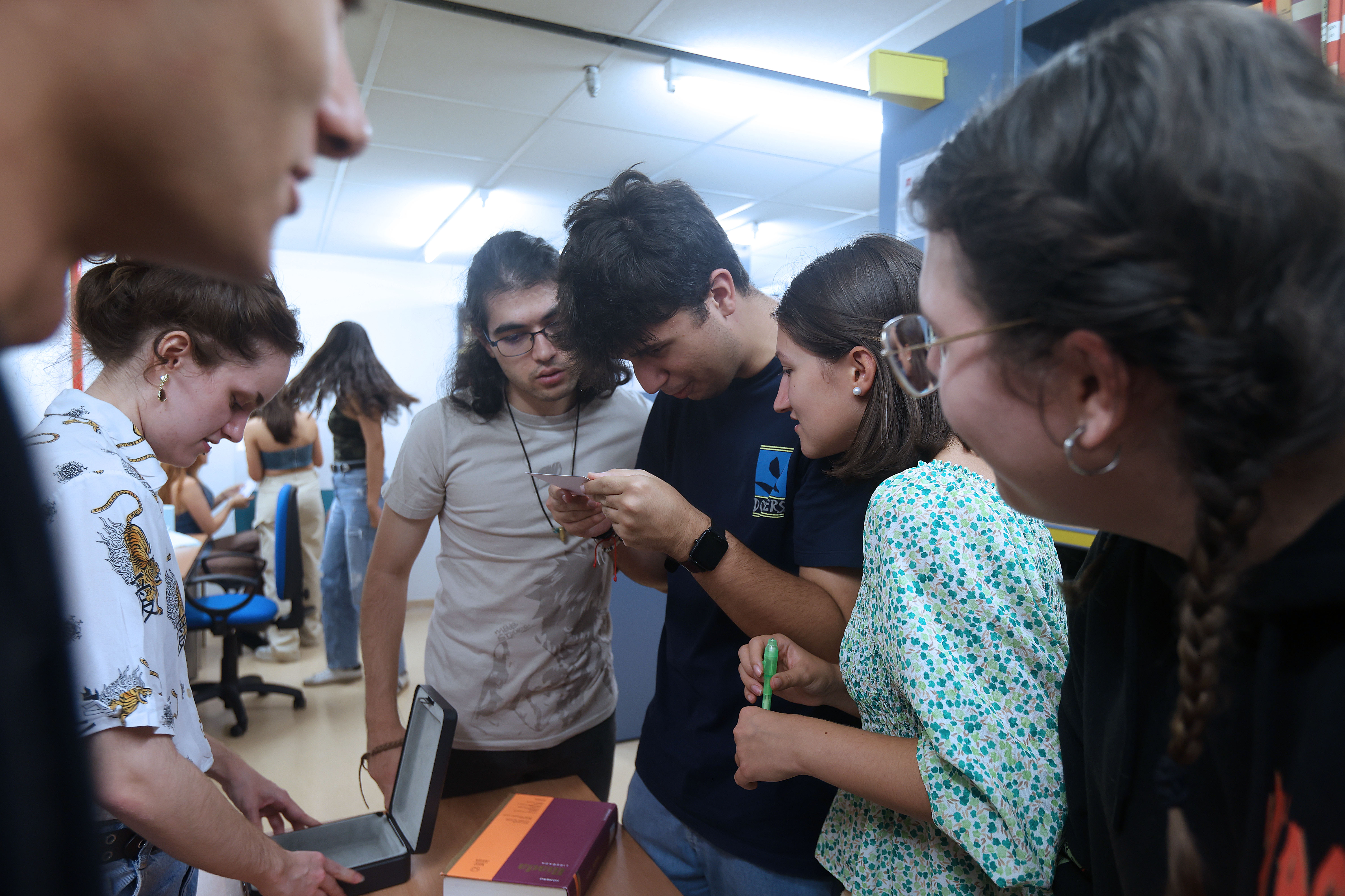 La actividad se desarrolló en grupos de entre 6 y 9 personas y contó con alumnos de los diferentes grados de la facultad e incluso con alumnos de otros centros