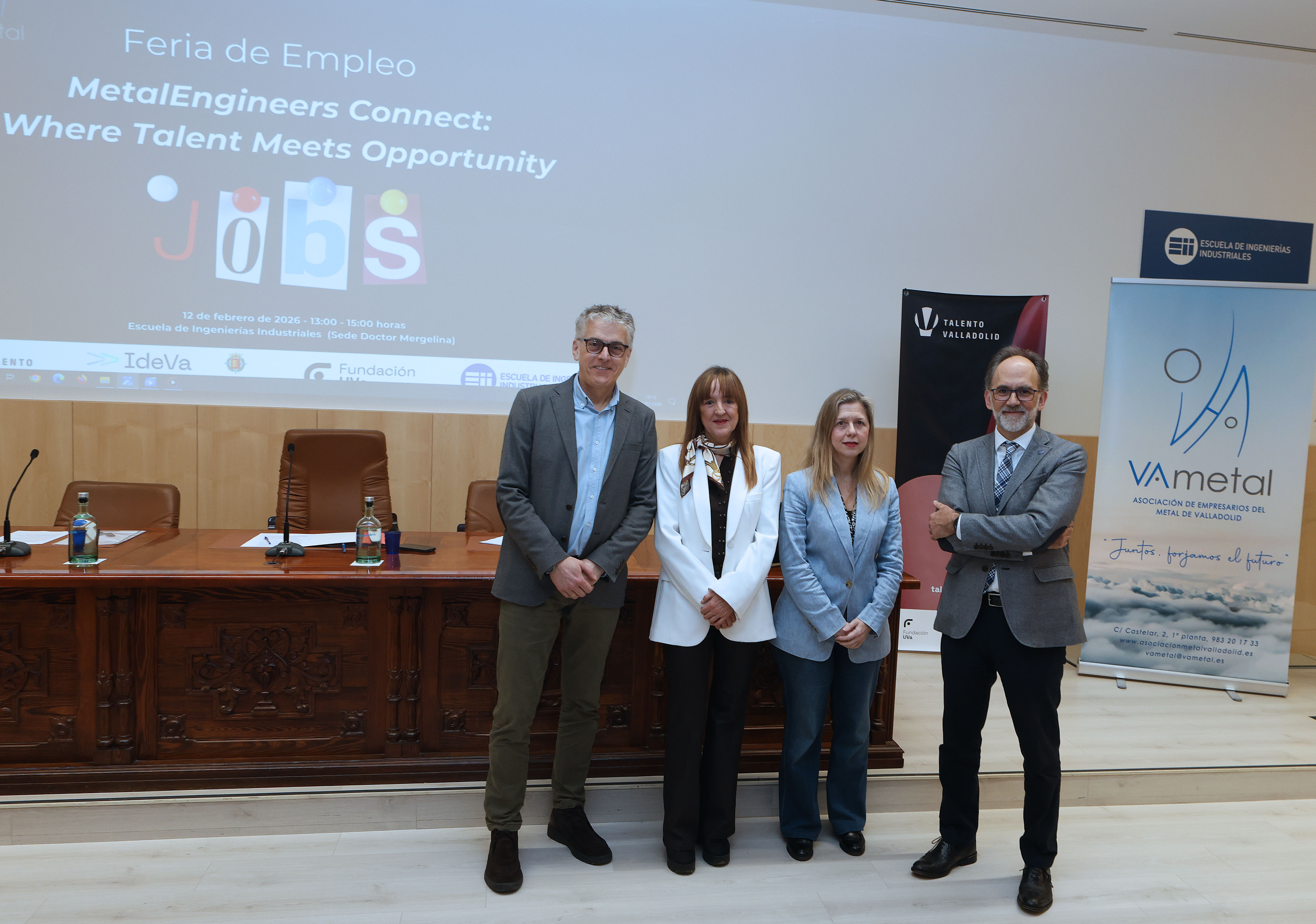 De izquierda a derecha: Julián Pérez, subdirector de Prácticas en Empresa de la EII; Mª Ángeles Pérez, delegada del rector para la Transferencia de Conocimiento; María Rguez, directora de VAMETAL y César Méndez, director de la Escuela de Ingenierías Industriales