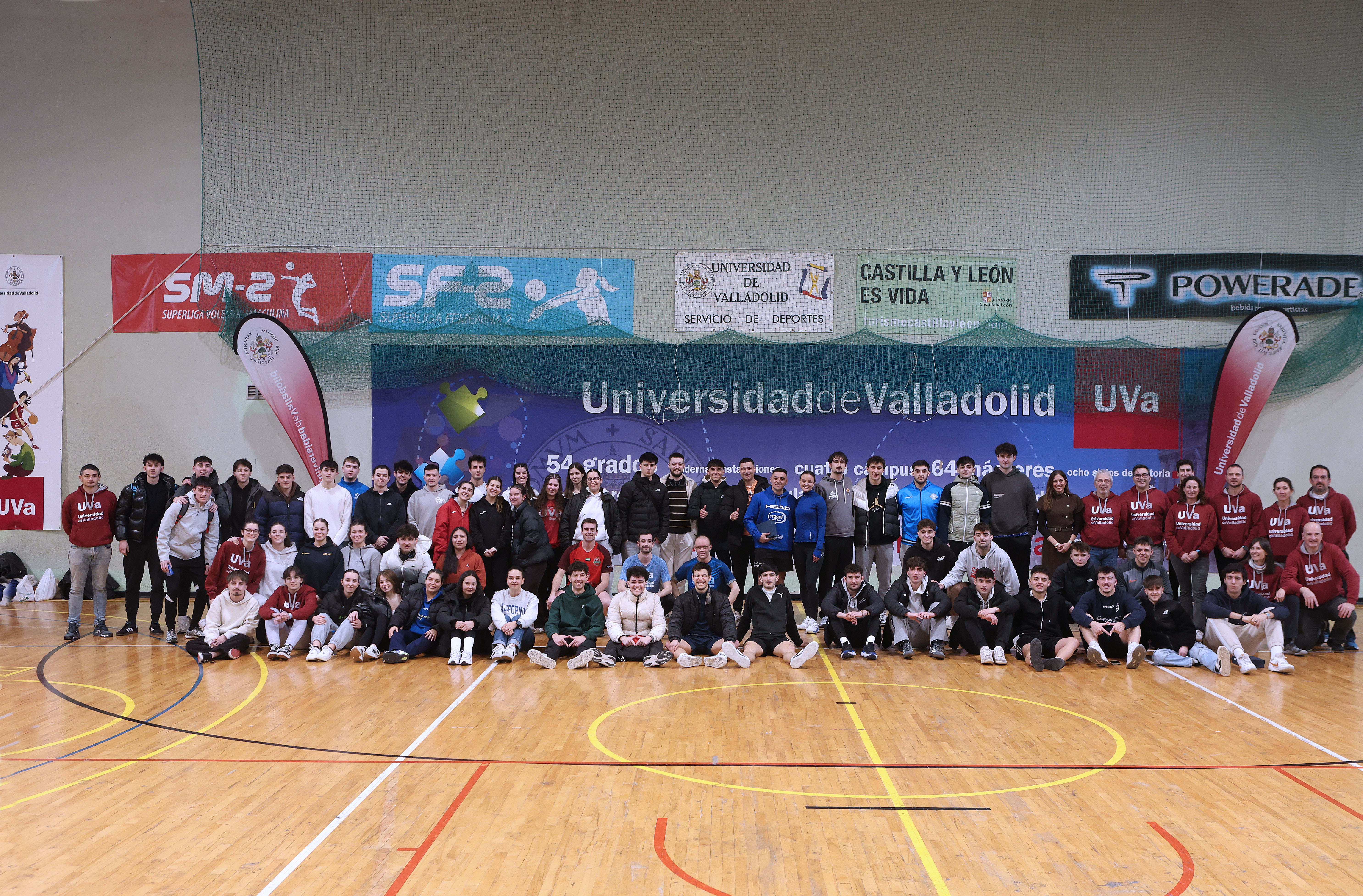 Foto de familia tomada durante la entrega de premios