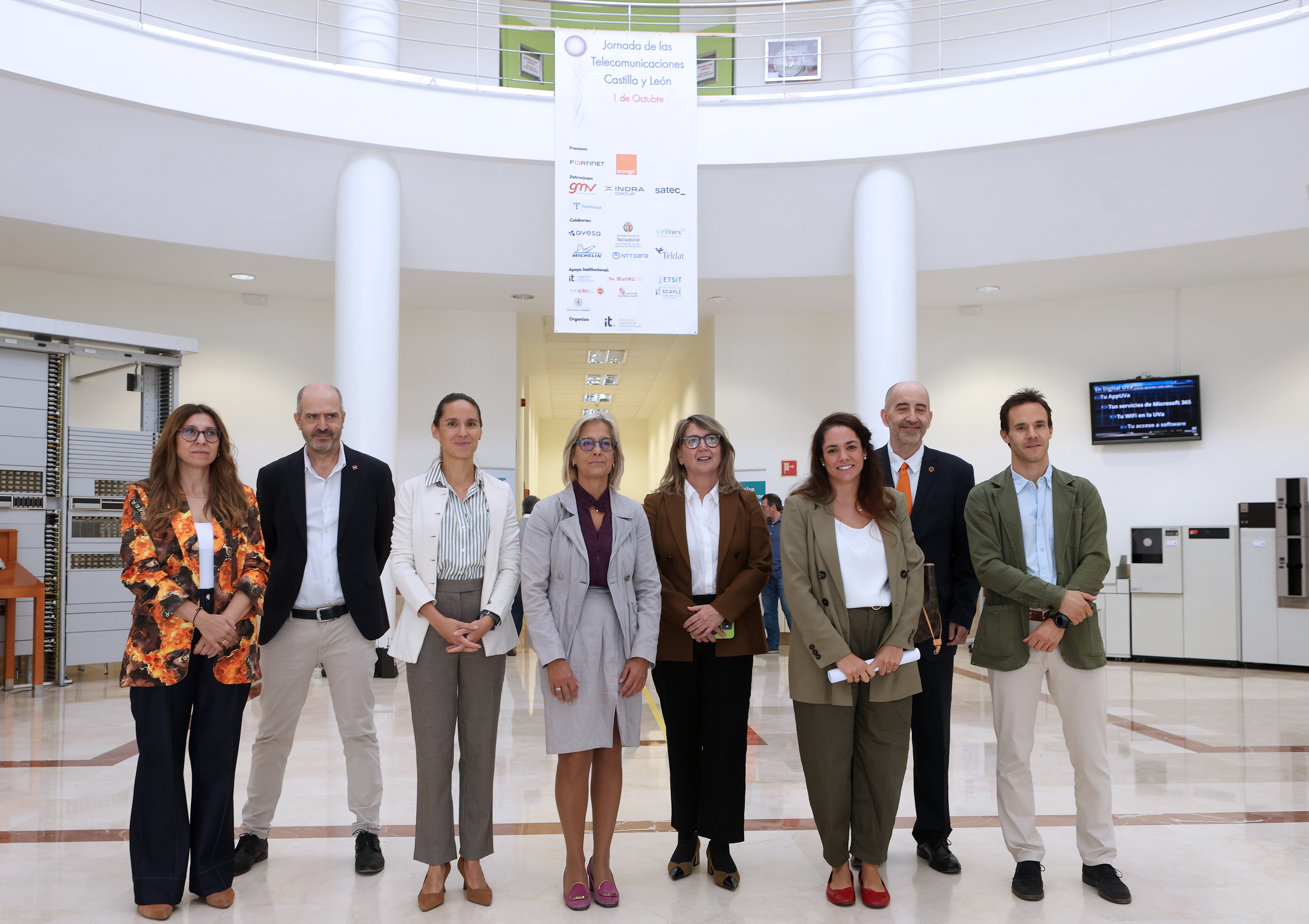 Foto de las autoridades antes de la inauguración de la jornada