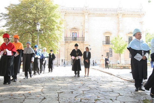 Paseíllo de la comitiva desde el Palacio de Santa Cruz