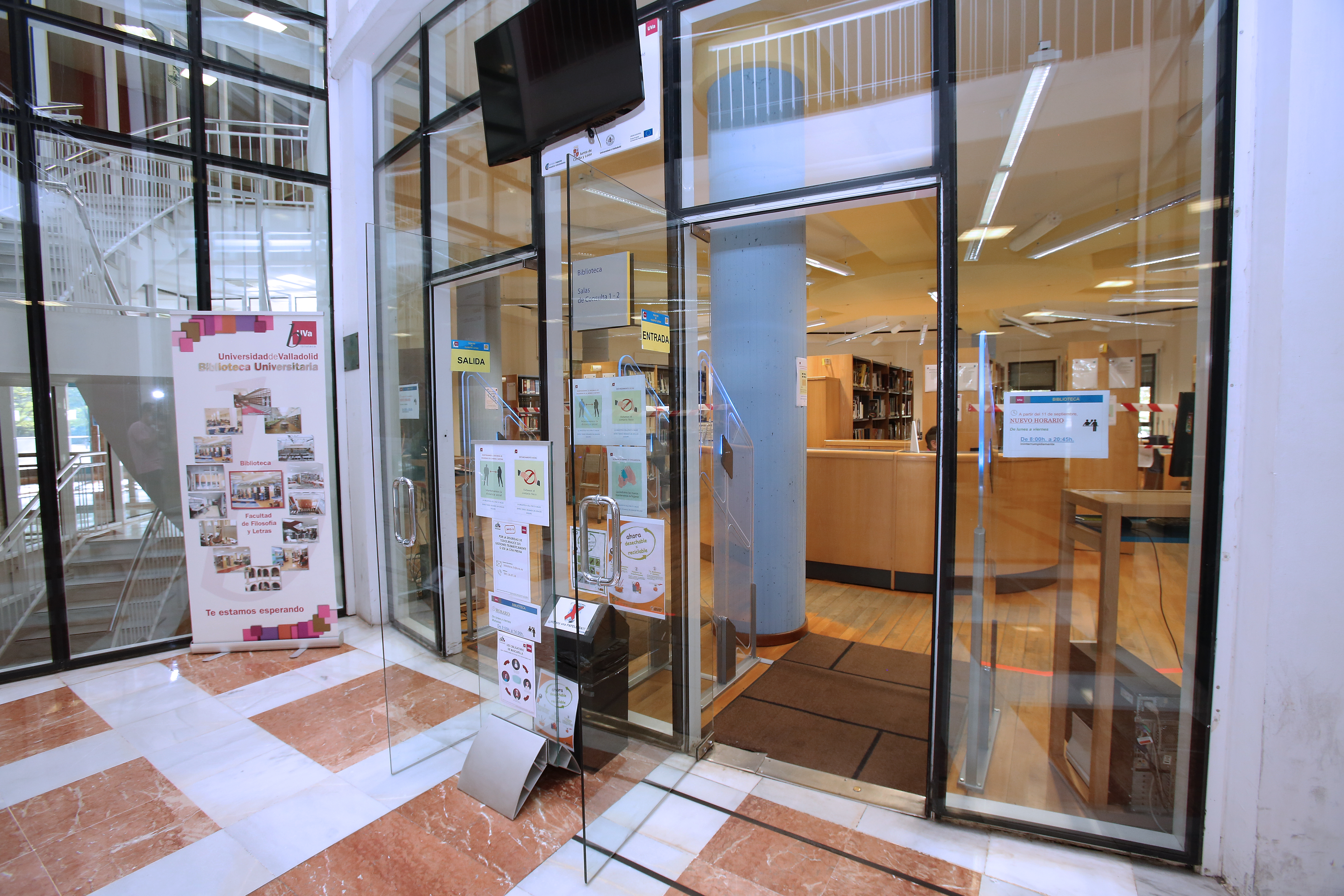 Imagen del acceso a la Biblioteca de Filosofía y Letras
