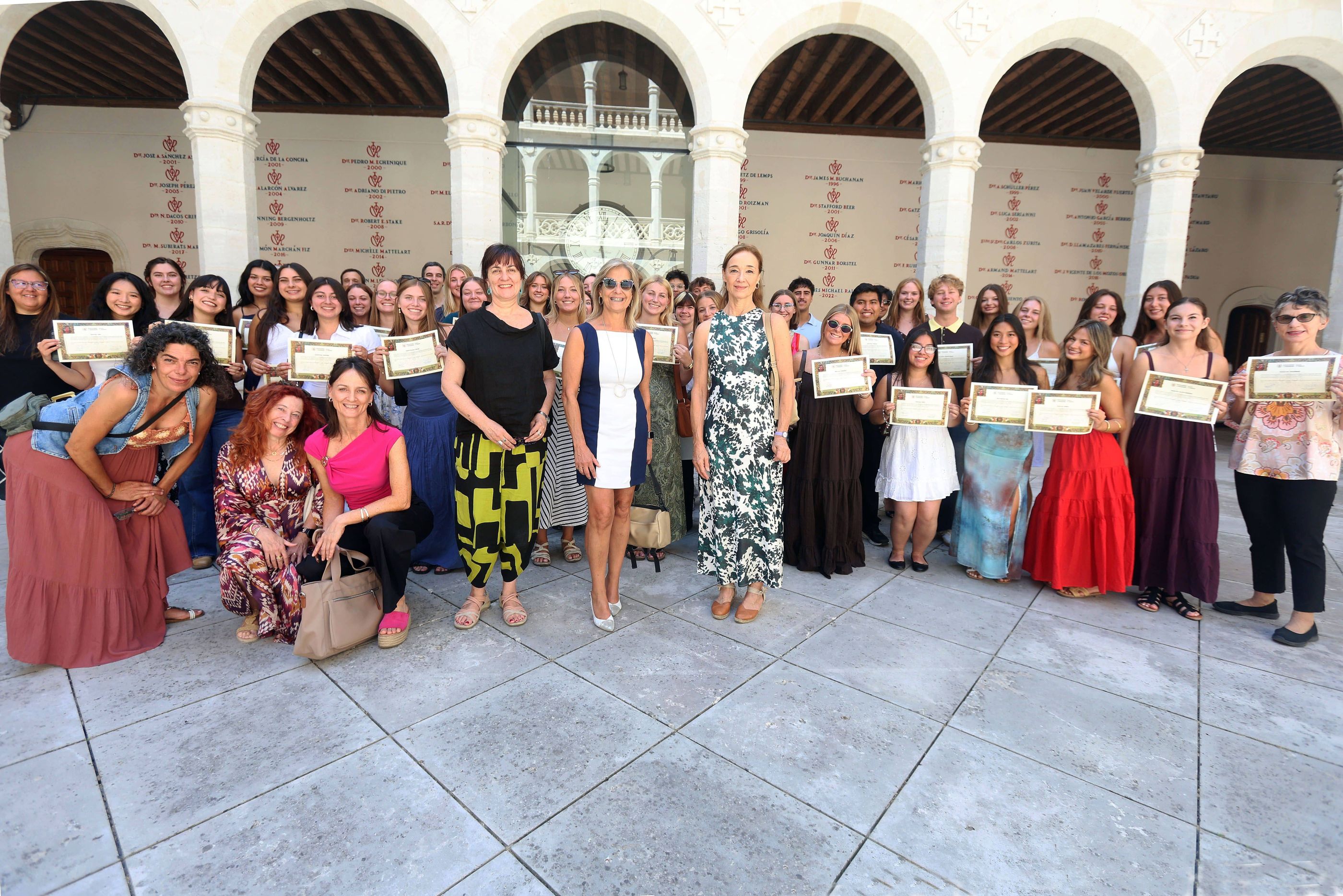 La rectora Pilar Garcés, durante el acto de entrega de diplomas en el Palacio de Santa Cruz