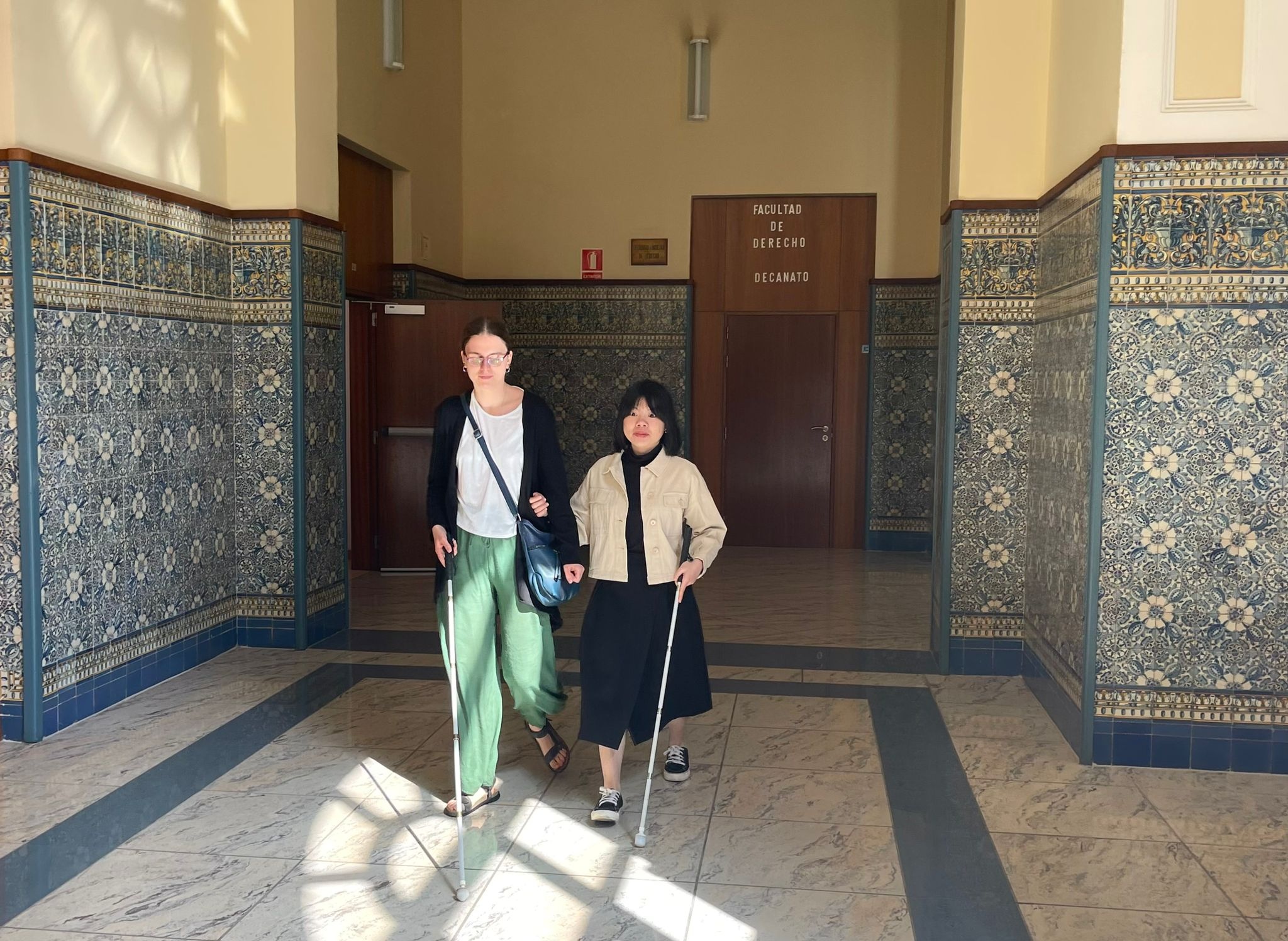 Phuong Ma y Olga Jedrysiak, egresada de la UVa, comparten muchos momentos de la vida universitaria.