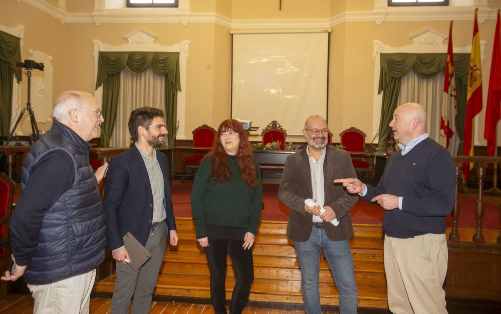 El martes 10 de febrero de 2026 en la sede del Ayuntamiento de Paredes de Navas (Palencia), se celebró el Laboratorio de ideas/taller de trabajo “El impulso de la Agenda Urbana en los municipios de Palencia: Los Planes de Acción”.
