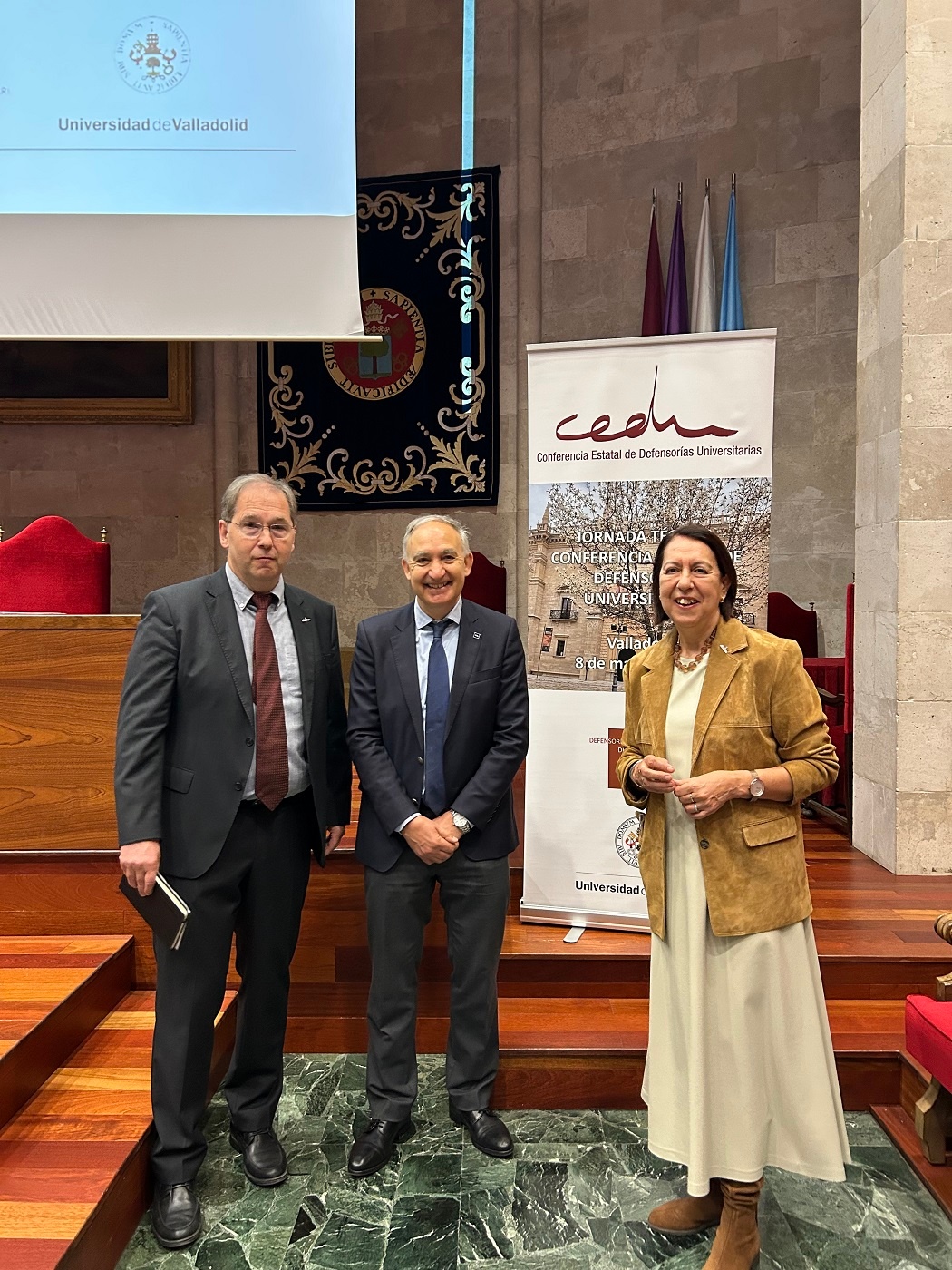 De izquierda a derecha: Lluis Caballol, presidente del CEDU; Antonio Largo, rector de la UVa; Milagros Alario, defensora de la UVa