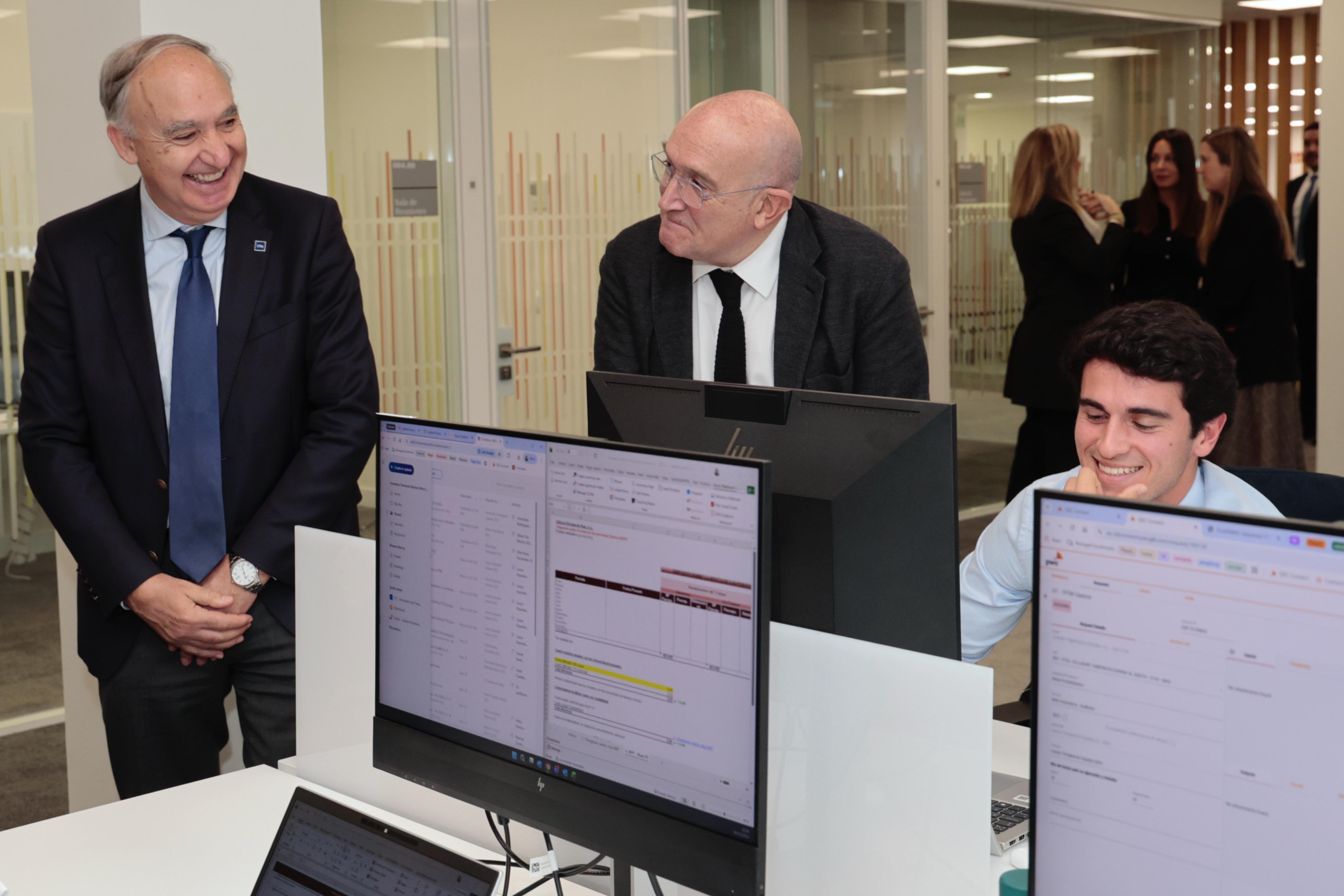 Visita del rector y del alcalde de Valladolid a la sede de PwC en Valladolid, en el paseo Arco de Ladrillo