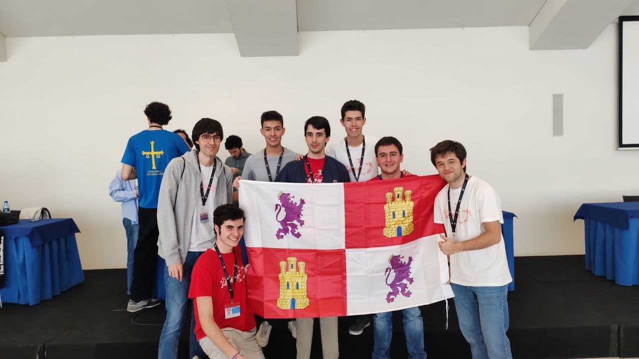 Equipo de la UVa en la fase final celebrada en Oviedo