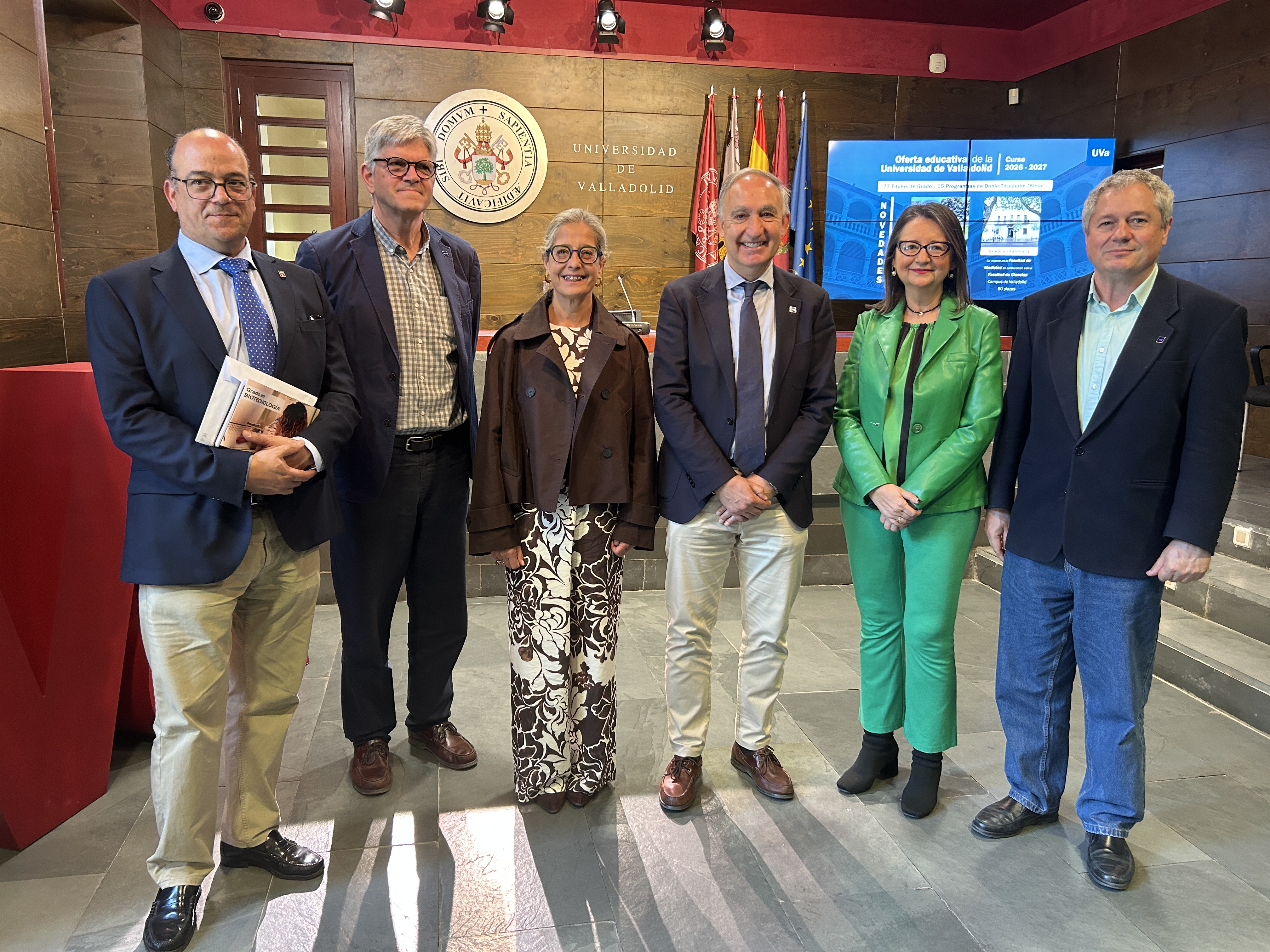 De izquierda a derecha: Luis Miguel Cárcel, director de la ETSIIAA; Eduardo Arranz, decano de la Facultad de Medicina; Pilar Garcés, rectora electa; Antonio Largo, rector en funciones; Cristina de la Rosa, vicerrectora de Estudiantes y Empleabilidad en funciones y Manuel Bardají, decano de la Facultad de Ciencias