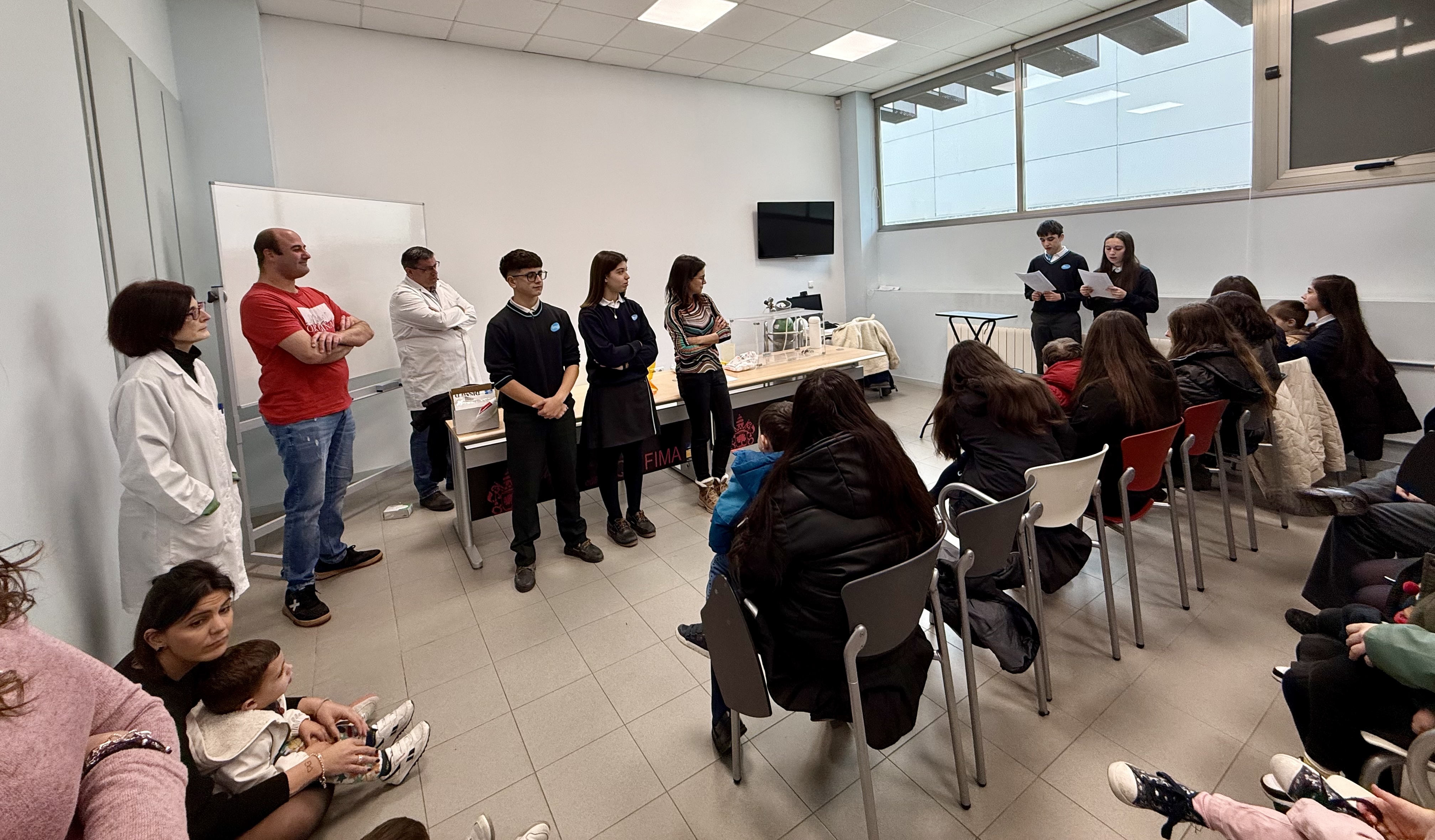 Los alumnos de 3º ESO leen la carta de agradecimiento a los científicos
