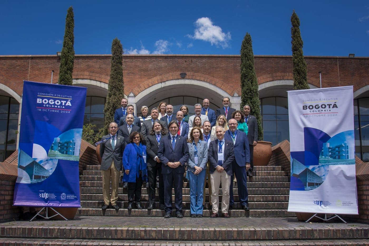 Foto de familia de la Asamblea Ejecutiva de AUIP en Colombia