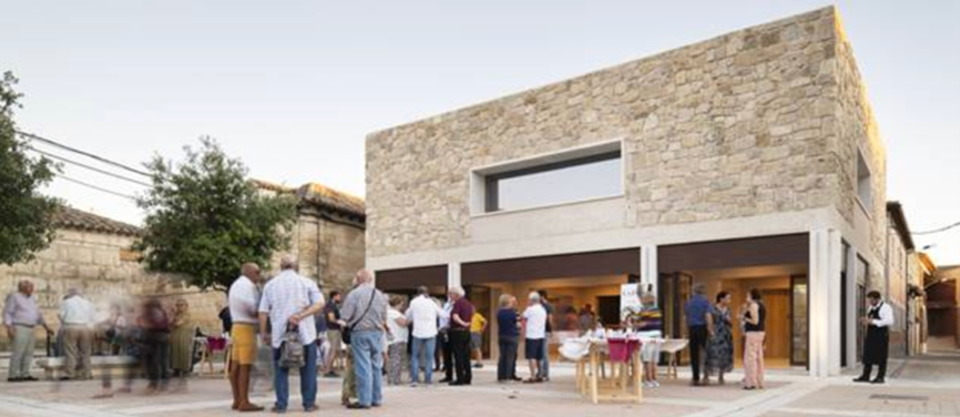 Accésit: Casa de Comidas. Edificio Plaza (Castromonte, Valladolid). Óscar Miguel Ares Álvarez