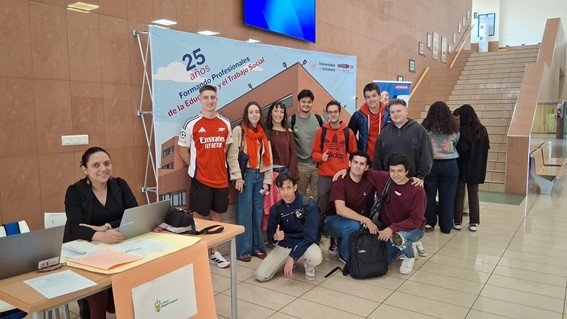 Equipo de alumnos de la Facultad de Educación y Trabajo Social