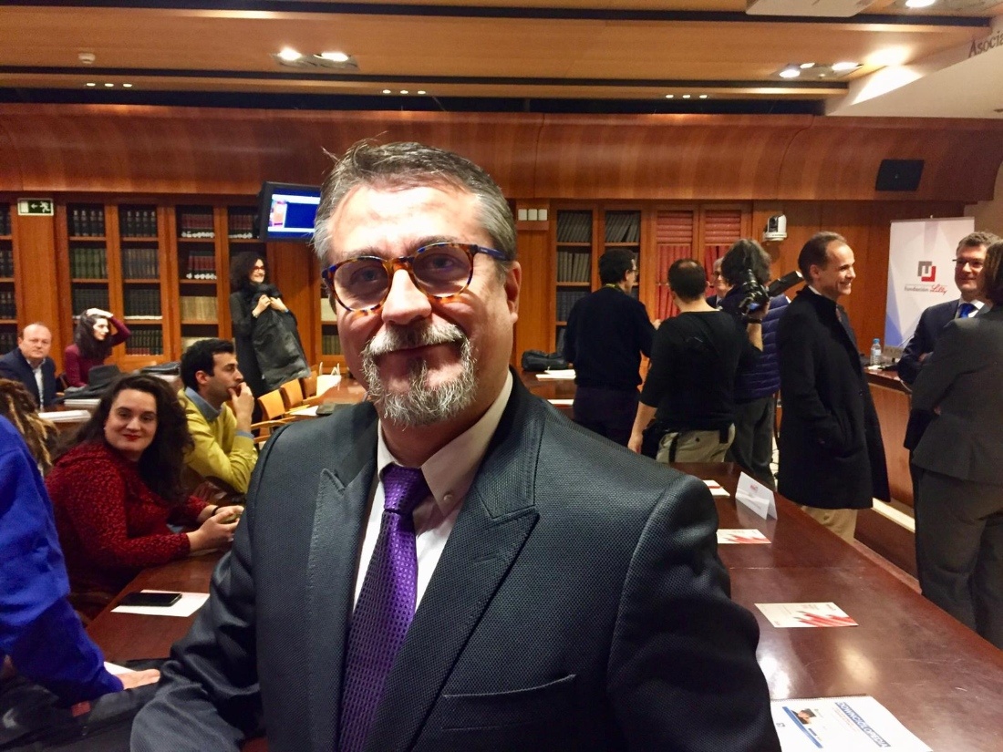 Alfredo Corell, el pasado mes de diciembre cuando recibió el premio MEDES a la mejor iniciativa en el uso del español para la divulgación del conocimiento biomédico